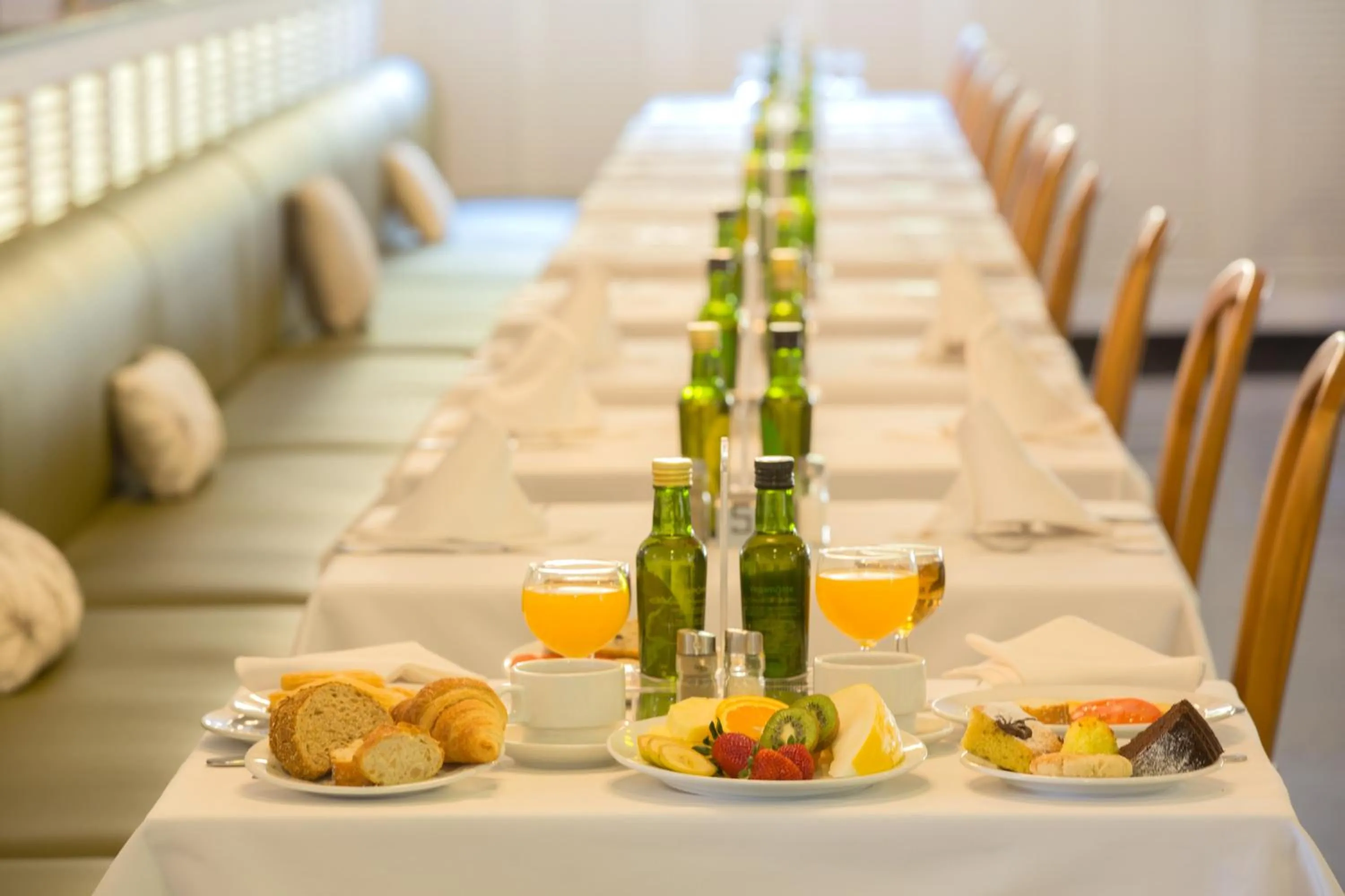 Restaurant/places to eat in Hotel Castell dels Hams