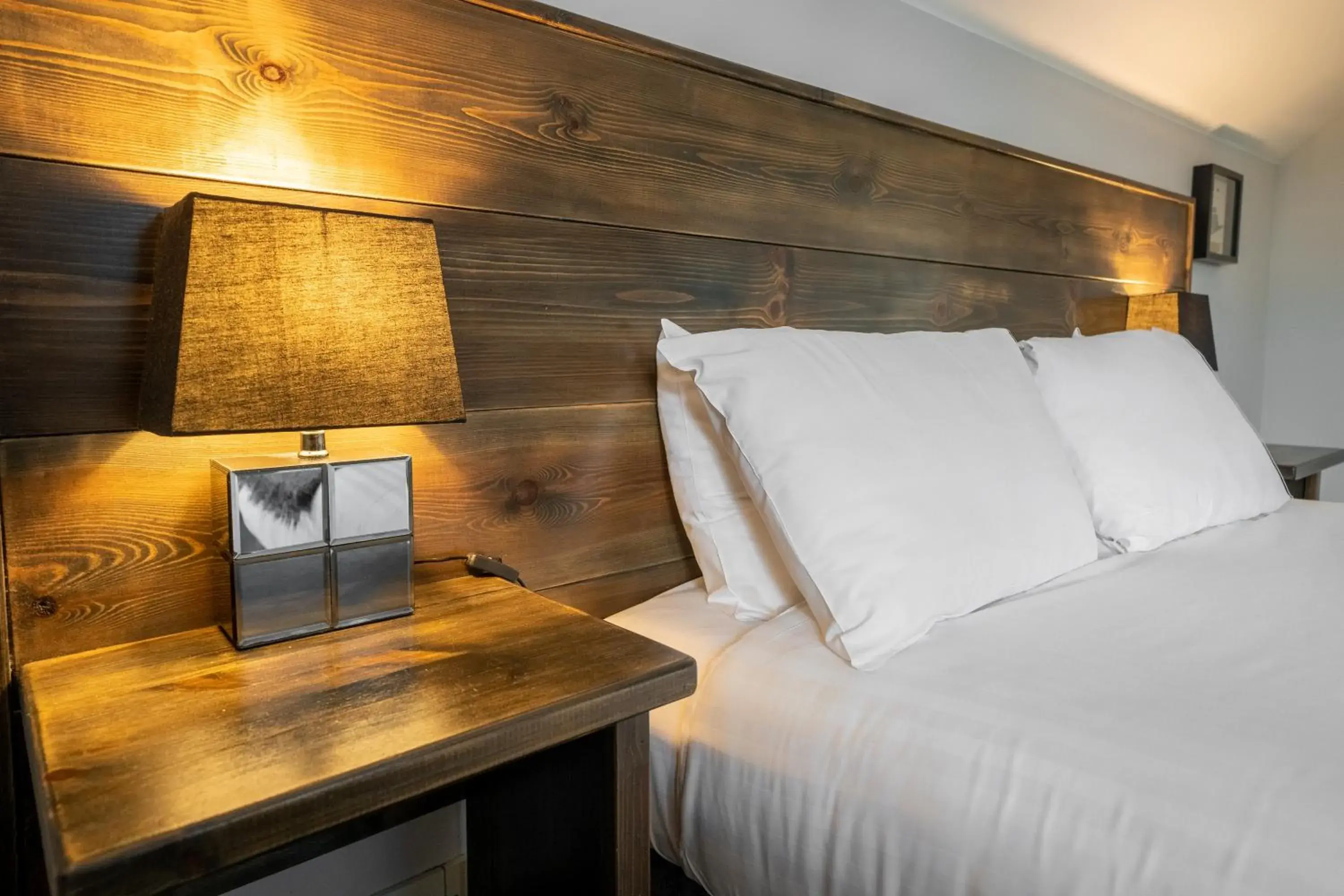 Bed in Oak Tree Inn Bed in Oak Tree Inn