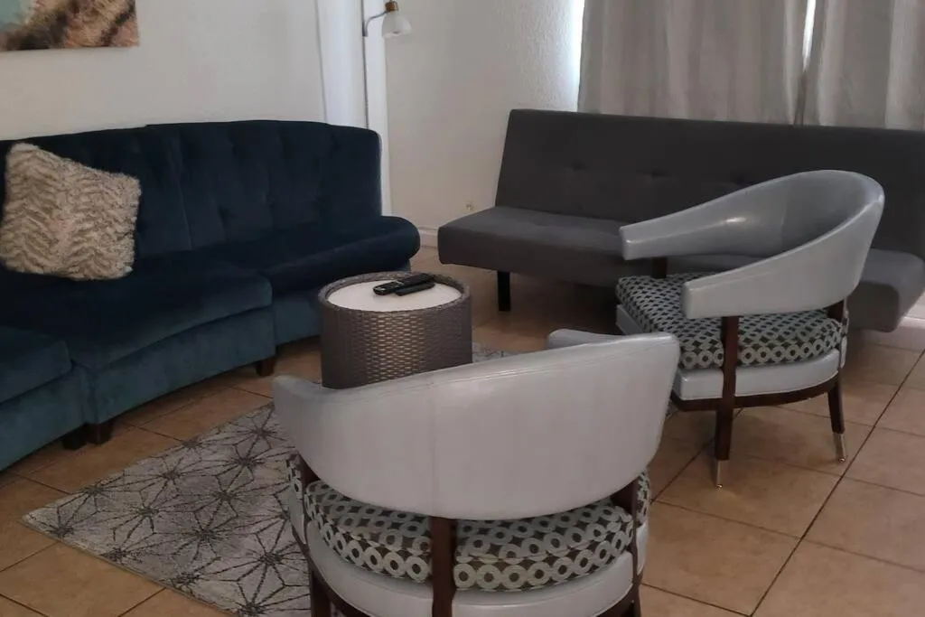 Living room in Dream King Bed-2BD-12 min to Strip