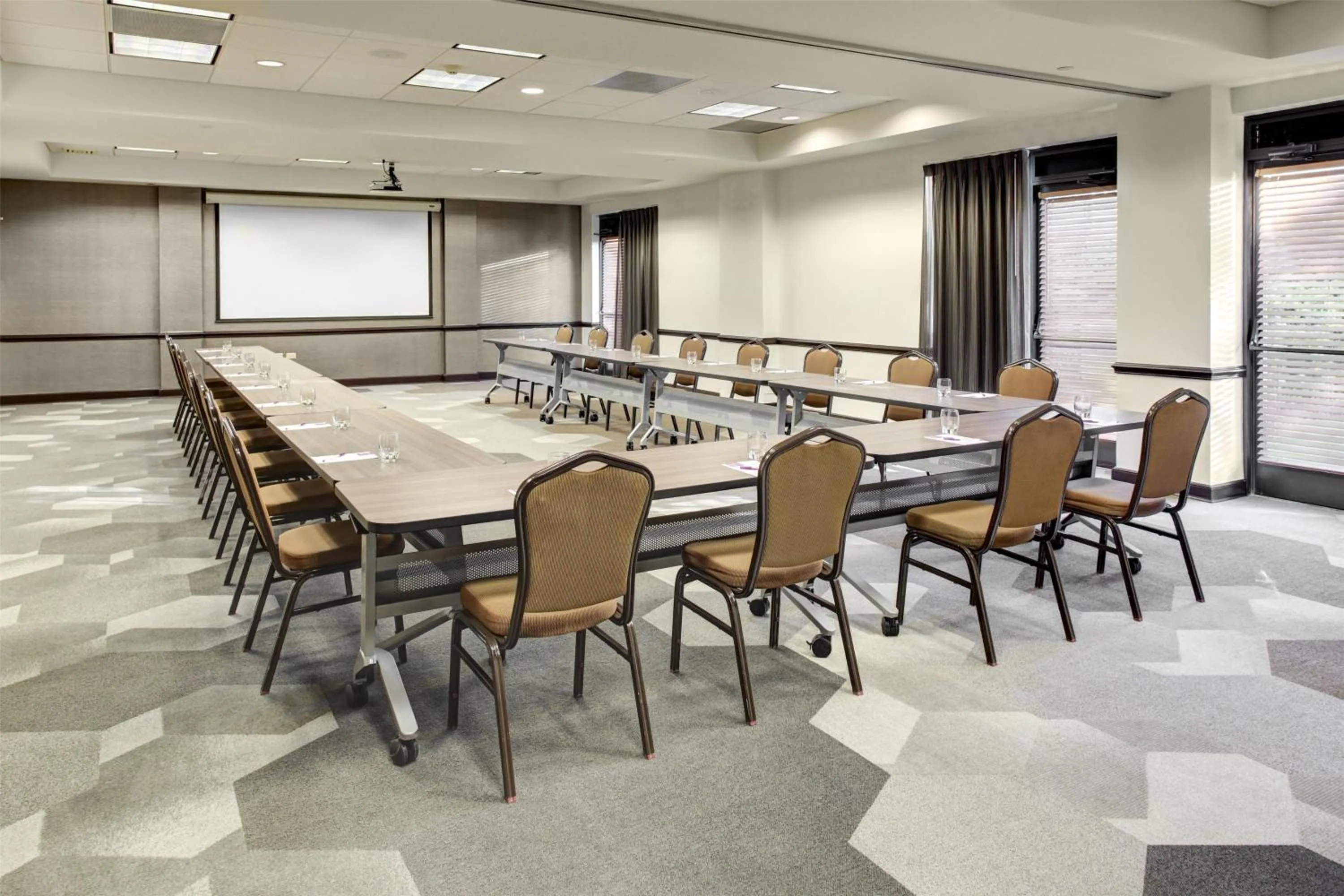Meeting/conference room in Hyatt Place Atlanta / Alpharetta / Windward Parkway