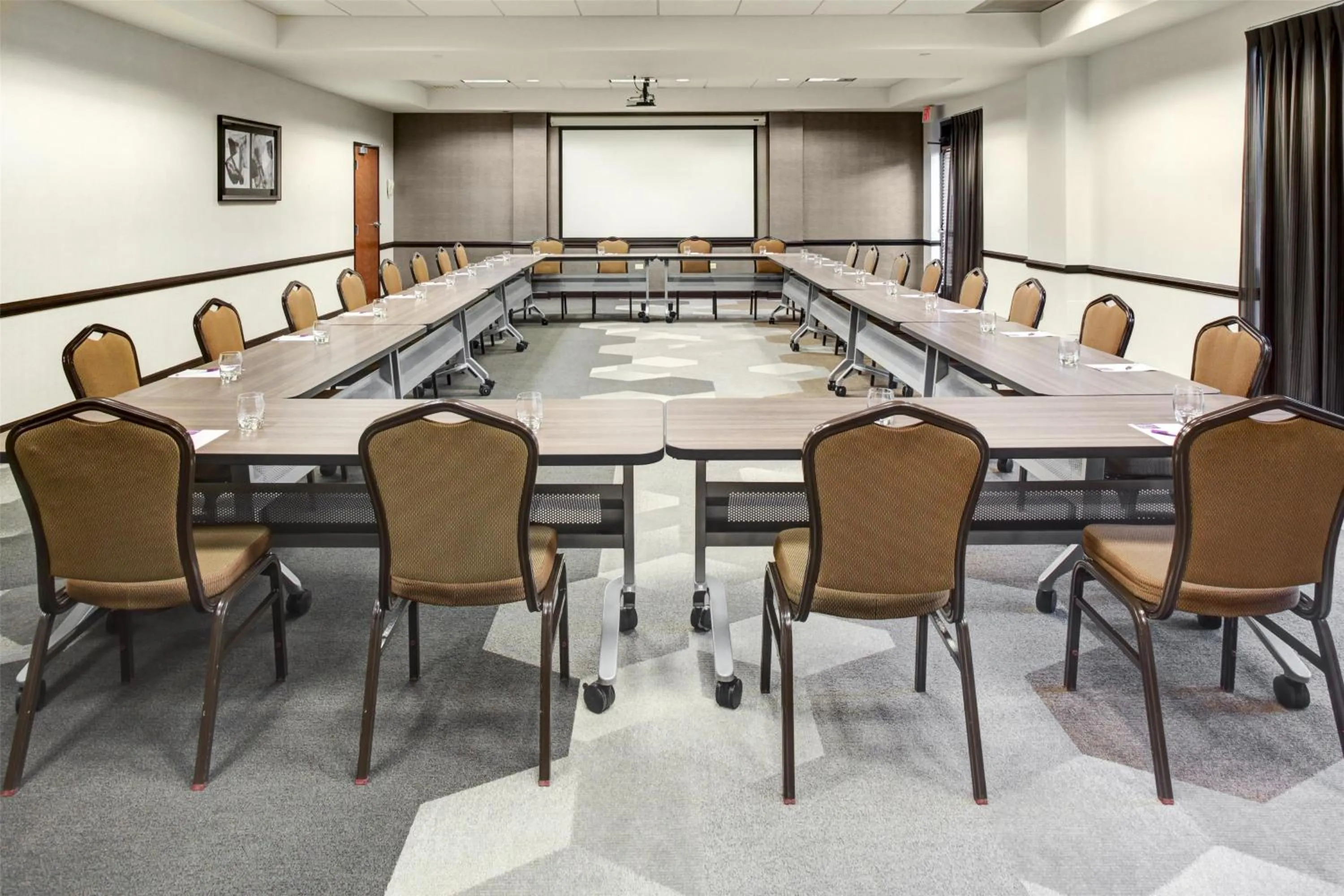 Meeting/conference room in Hyatt Place Atlanta / Alpharetta / Windward Parkway