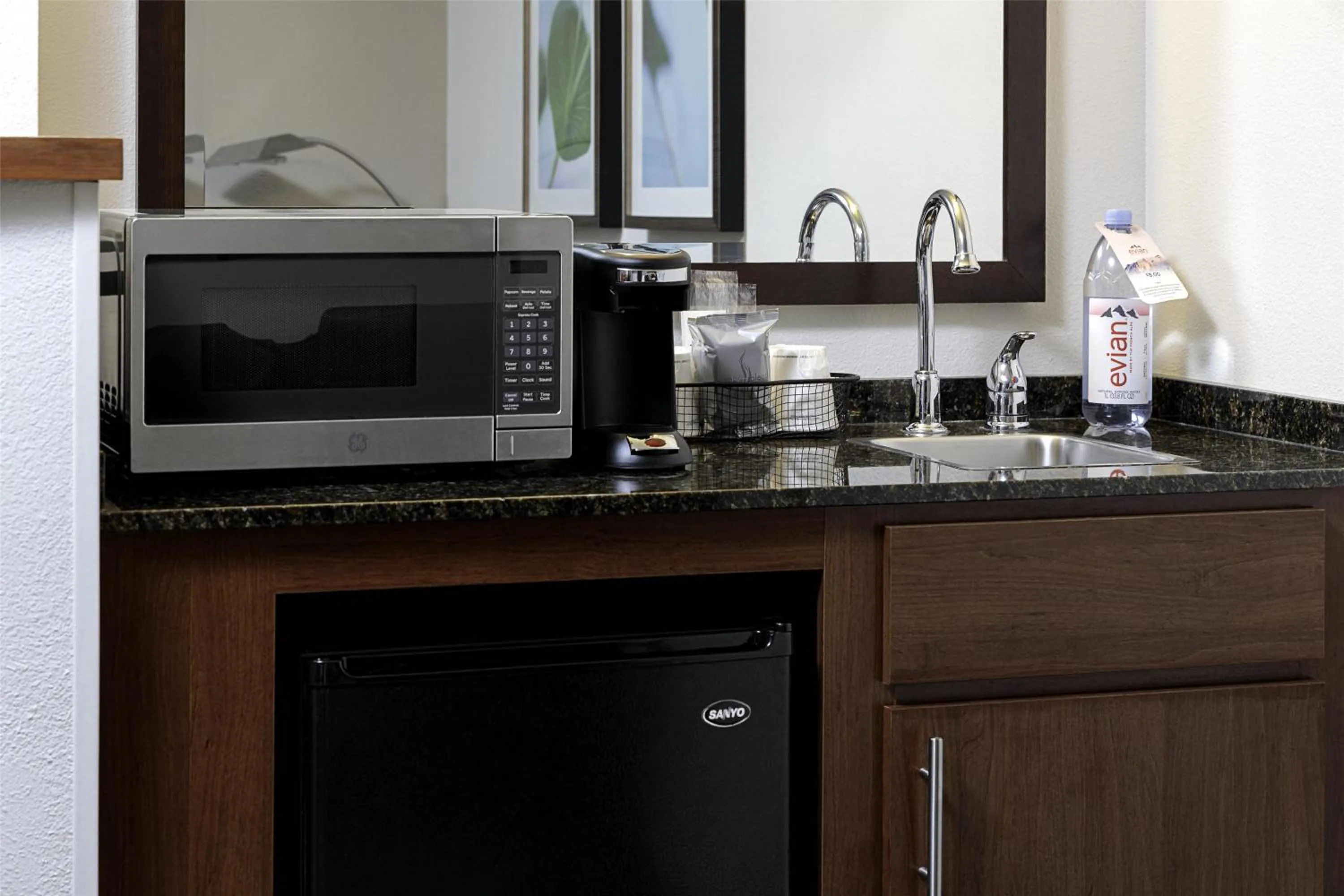 Bedroom in Hyatt Place Atlanta / Alpharetta / Windward Parkway