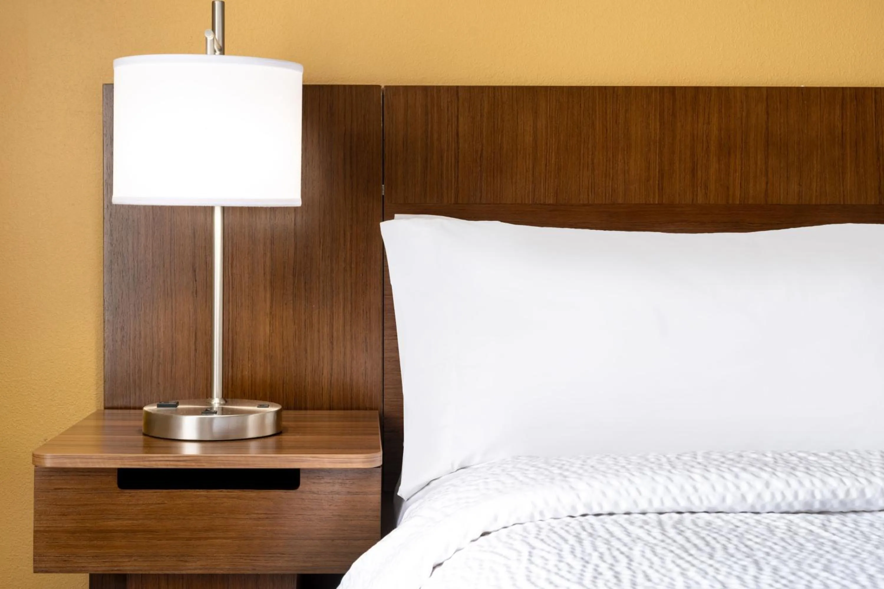 Photo of the whole room, Bed in Garner Hotel Victoria - East by IHG