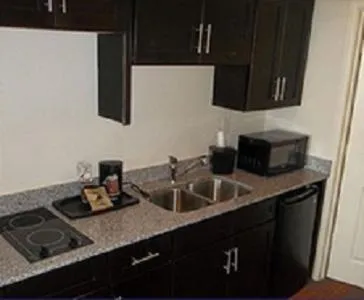 Kitchen or kitchenette in Quality Inn & Suites Victoria East