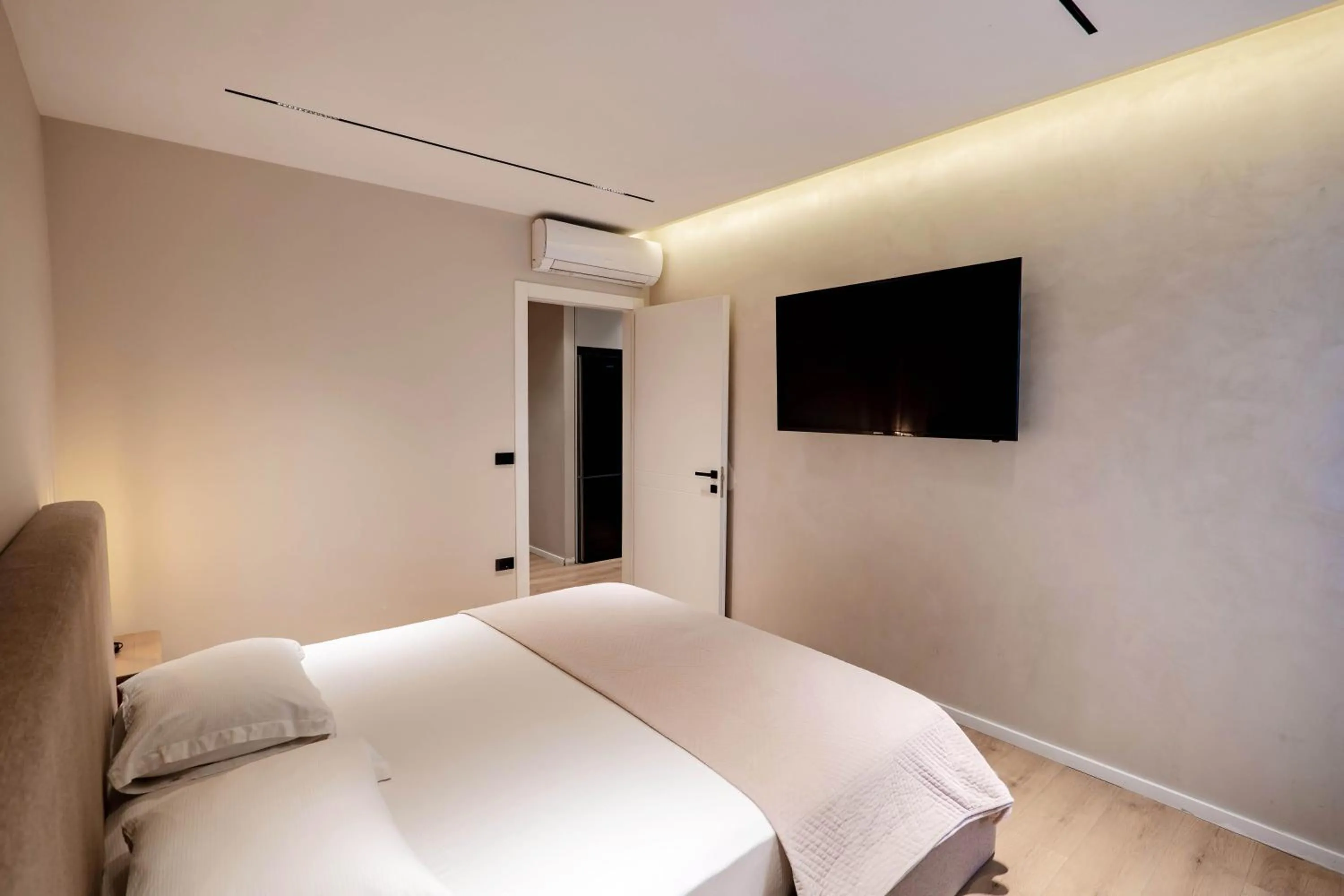 TV and multimedia, Bed in Agate Hotel Tirana