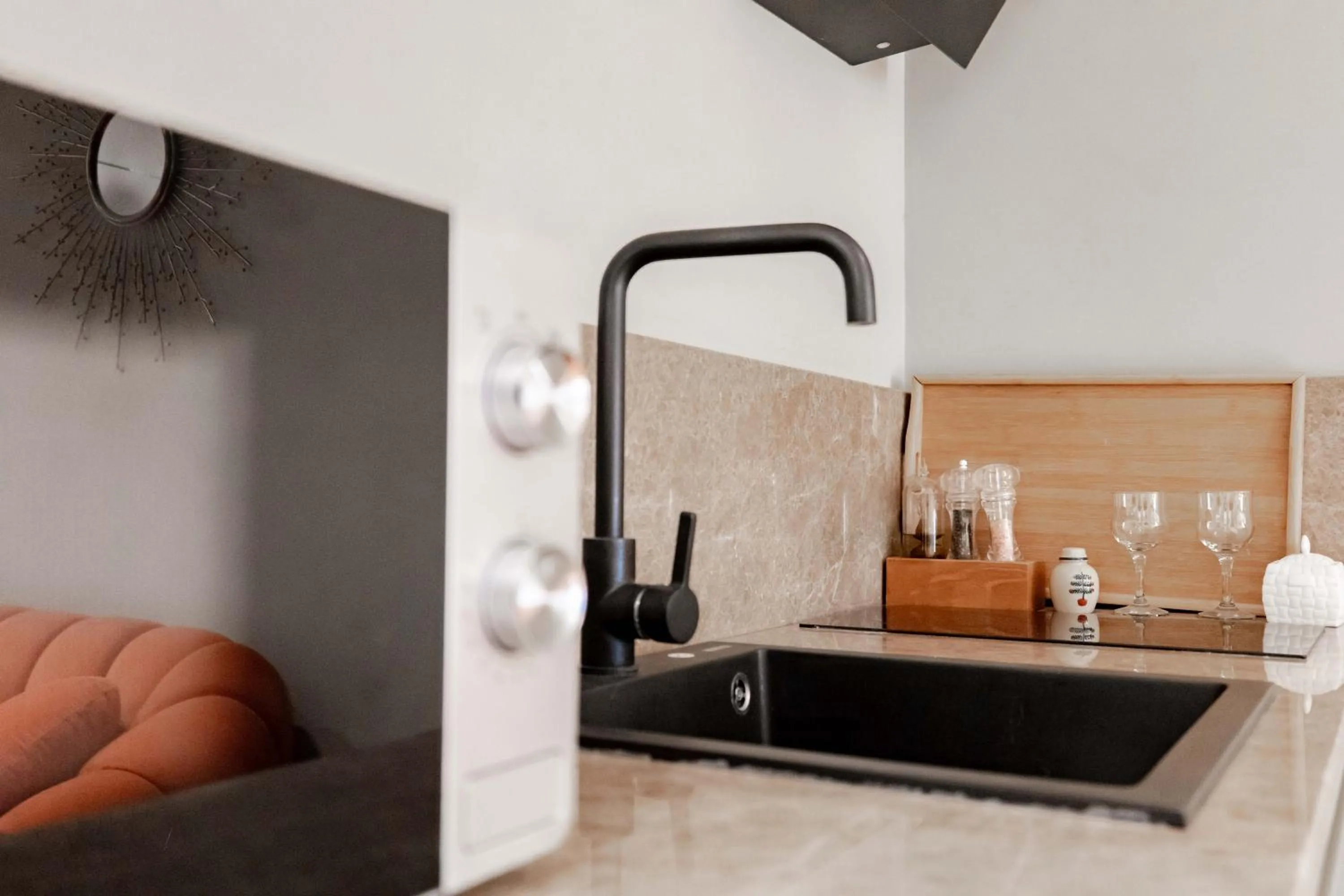 Kitchen or kitchenette in Agate Hotel Tirana
