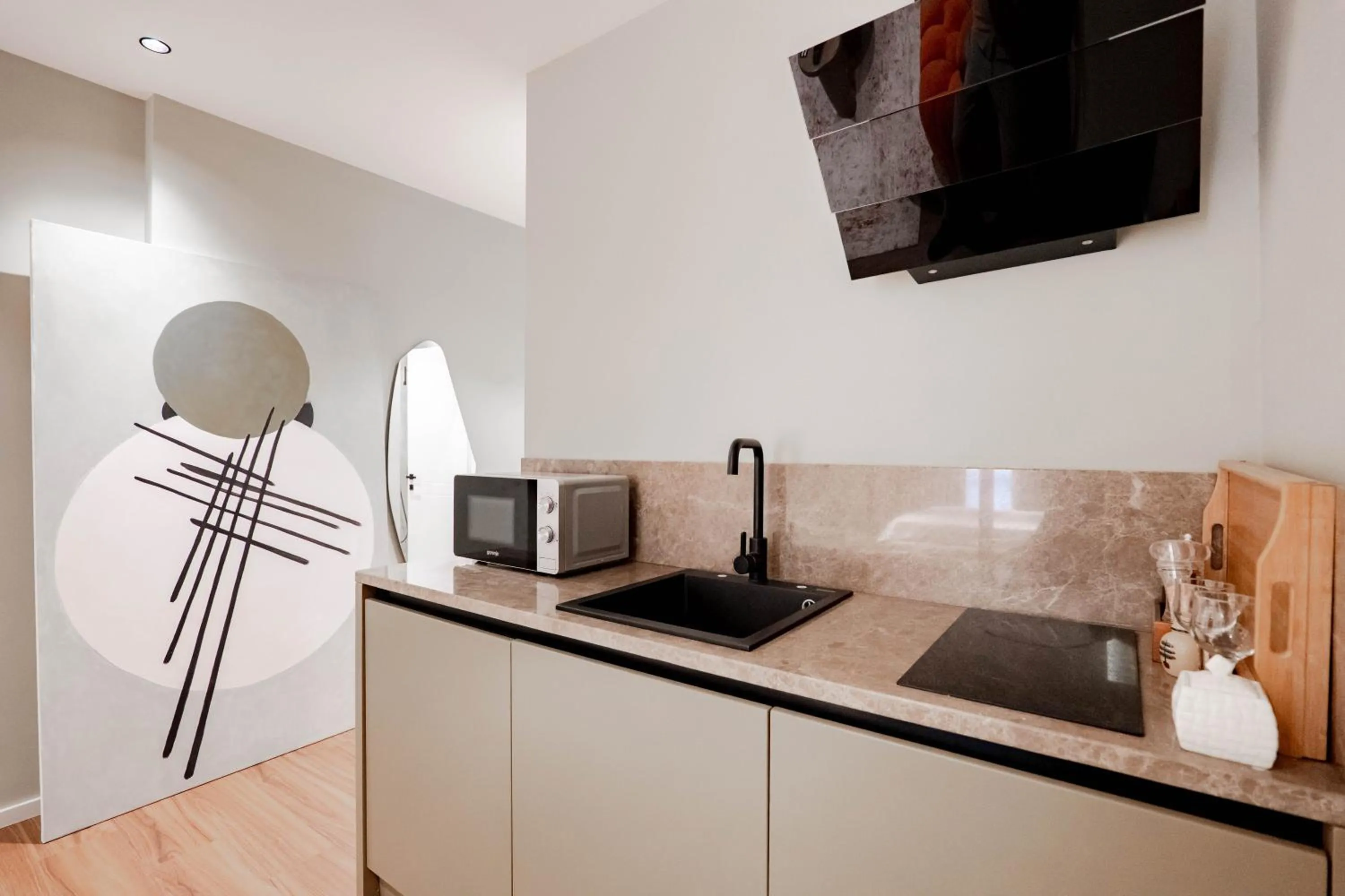 Kitchen or kitchenette in Agate Hotel Tirana