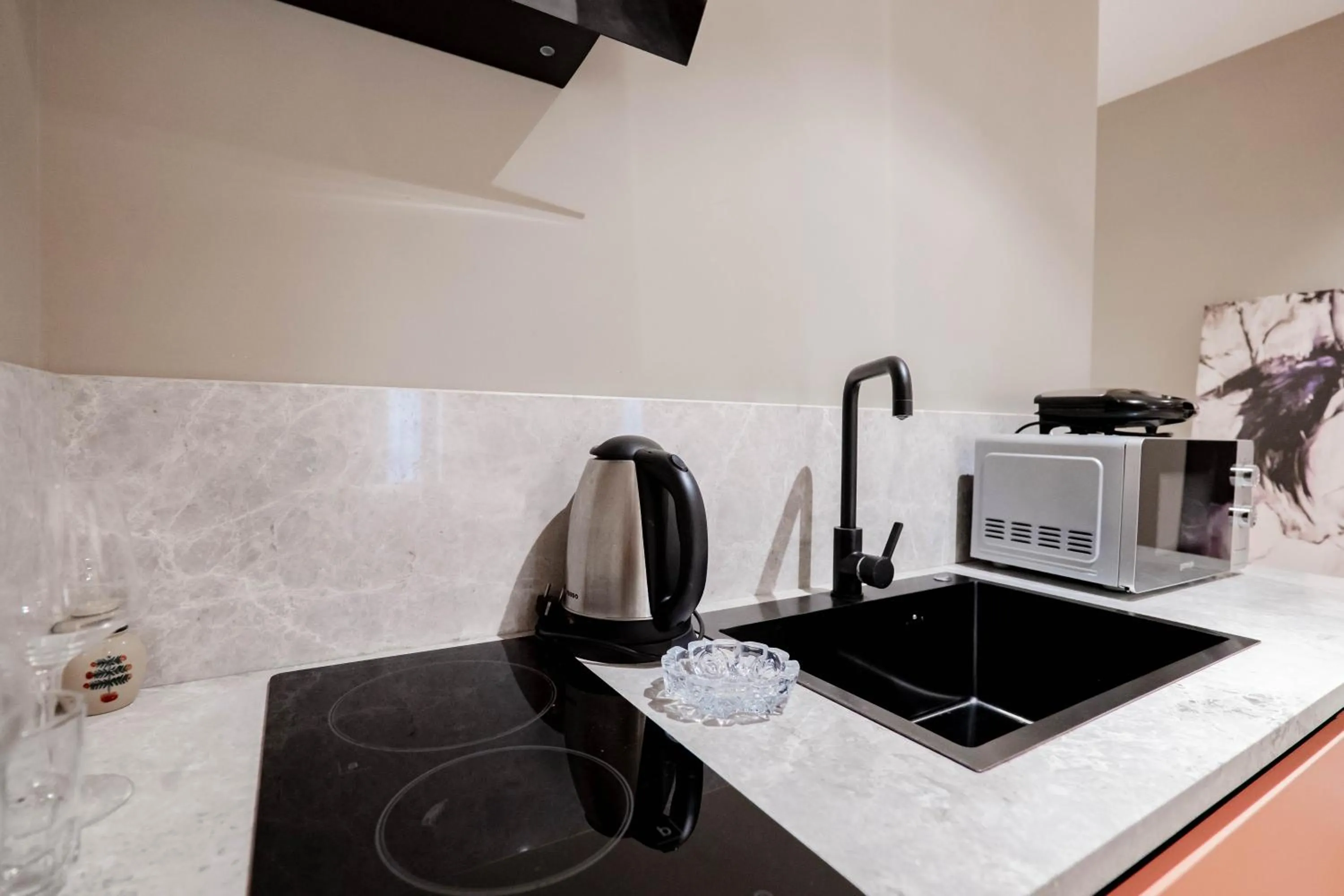 Kitchen or kitchenette in Agate Hotel Tirana