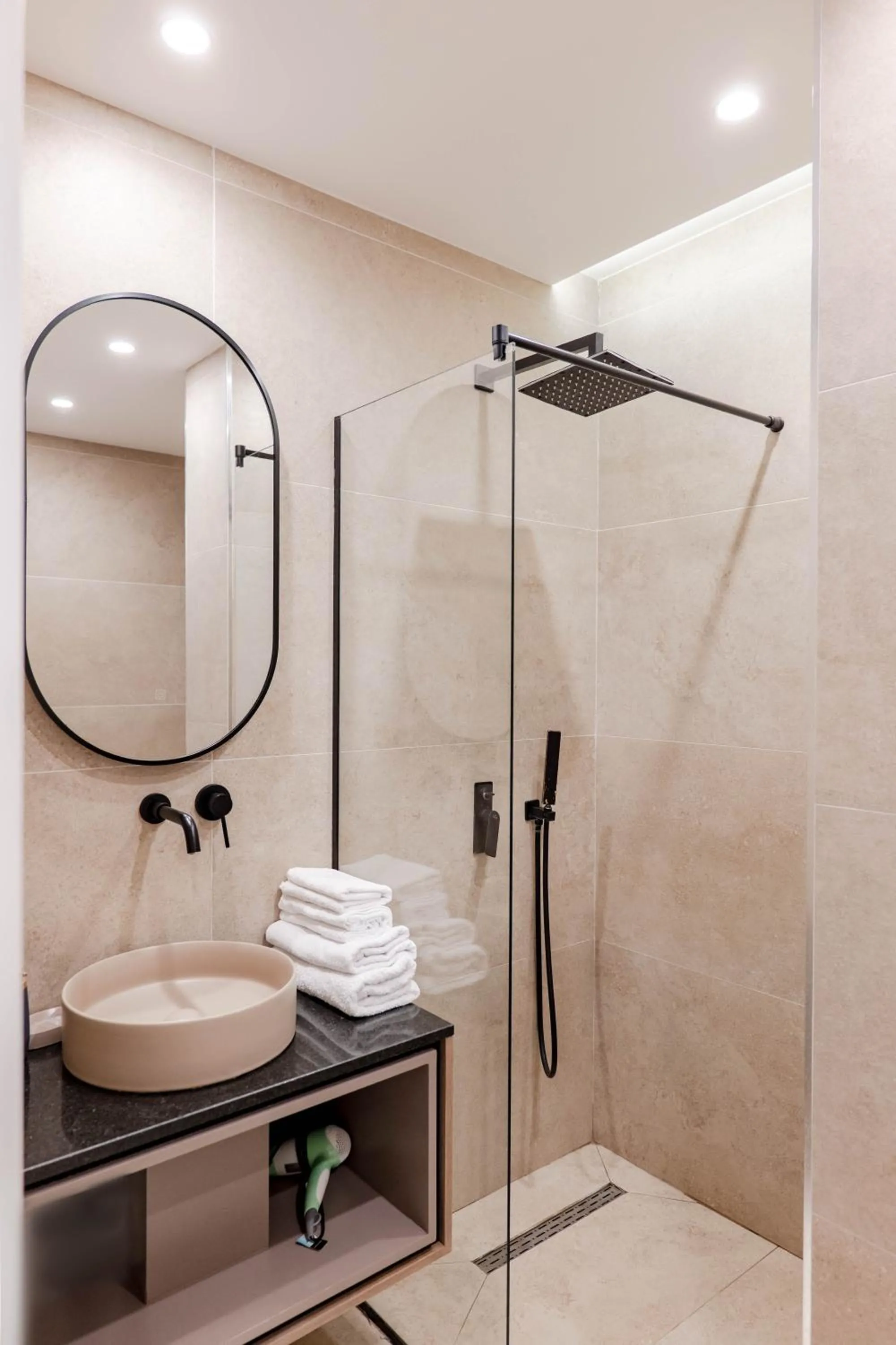 Shower in Agate Hotel Tirana