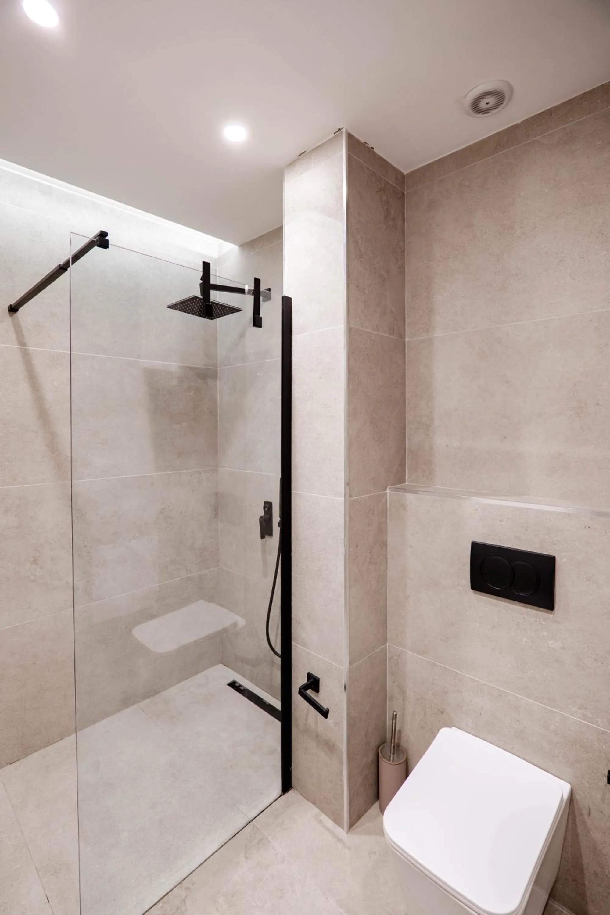 Shower in Agate Hotel Tirana