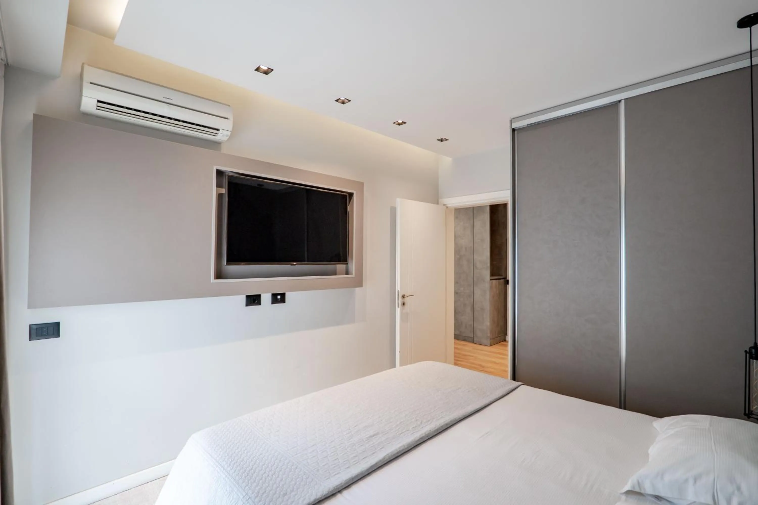 TV and multimedia, Bed in Agate Hotel Tirana