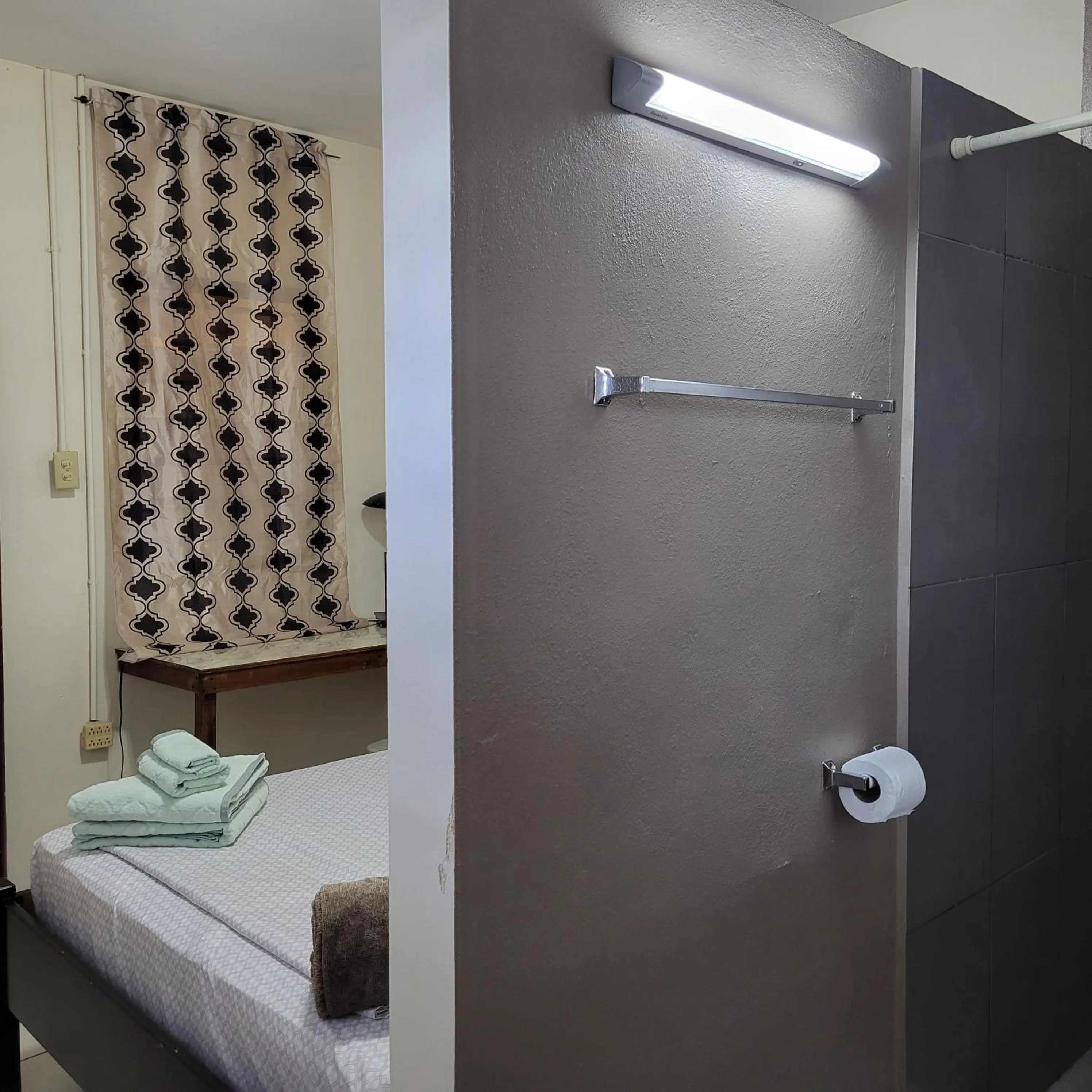 Bedroom, Bed in Hacienda Tropical Guest House