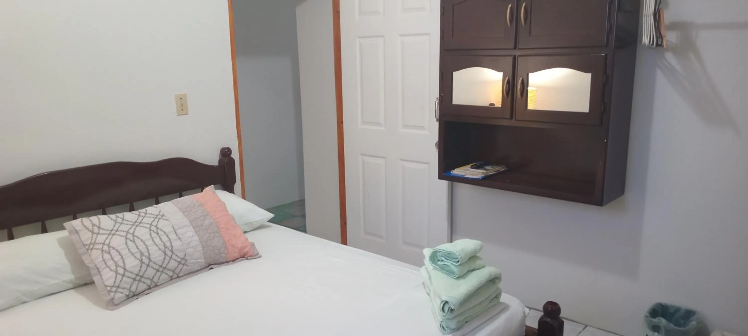 Bed in Hacienda Tropical Guest House