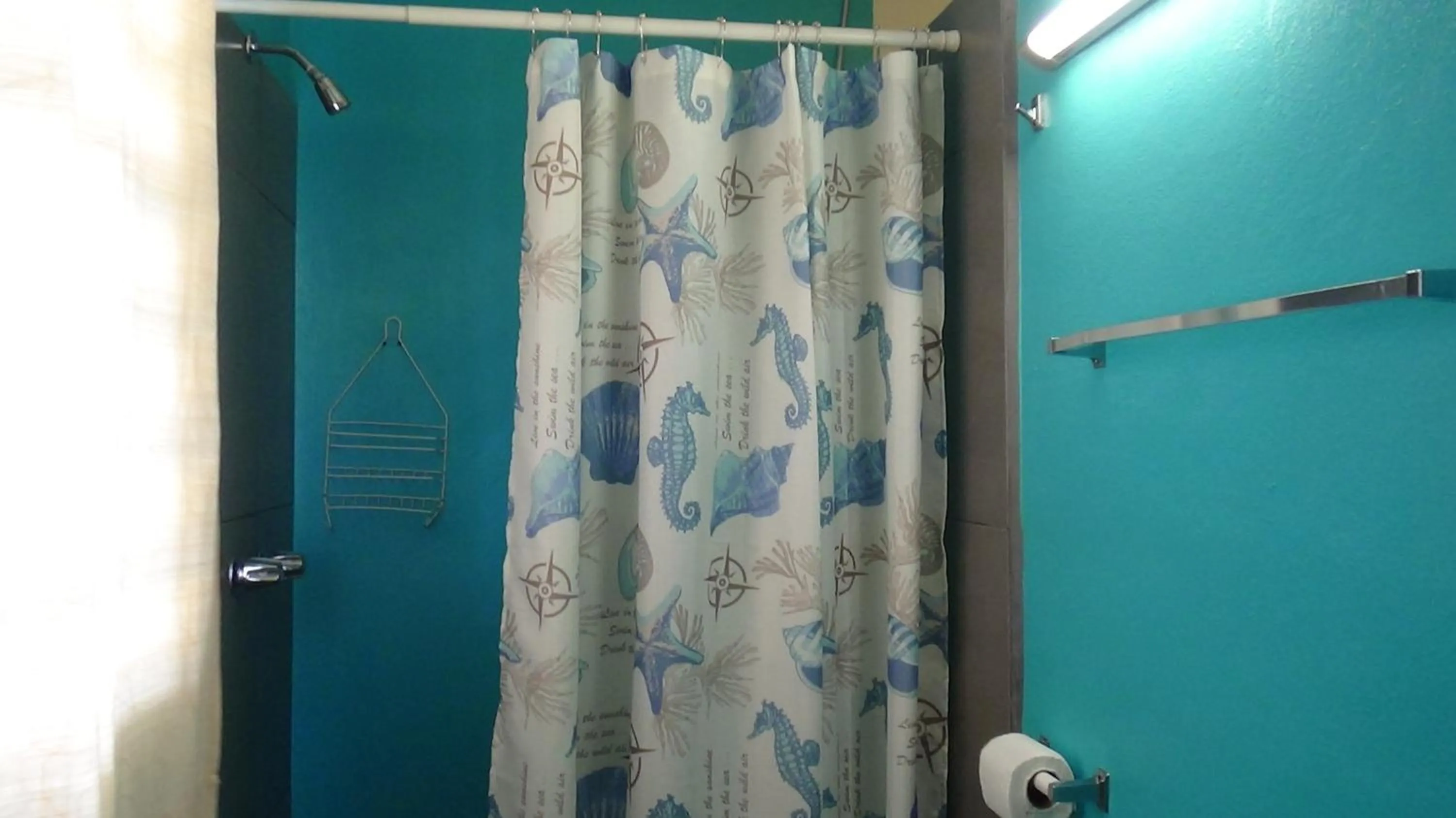 Shower in Hacienda Tropical Guest House