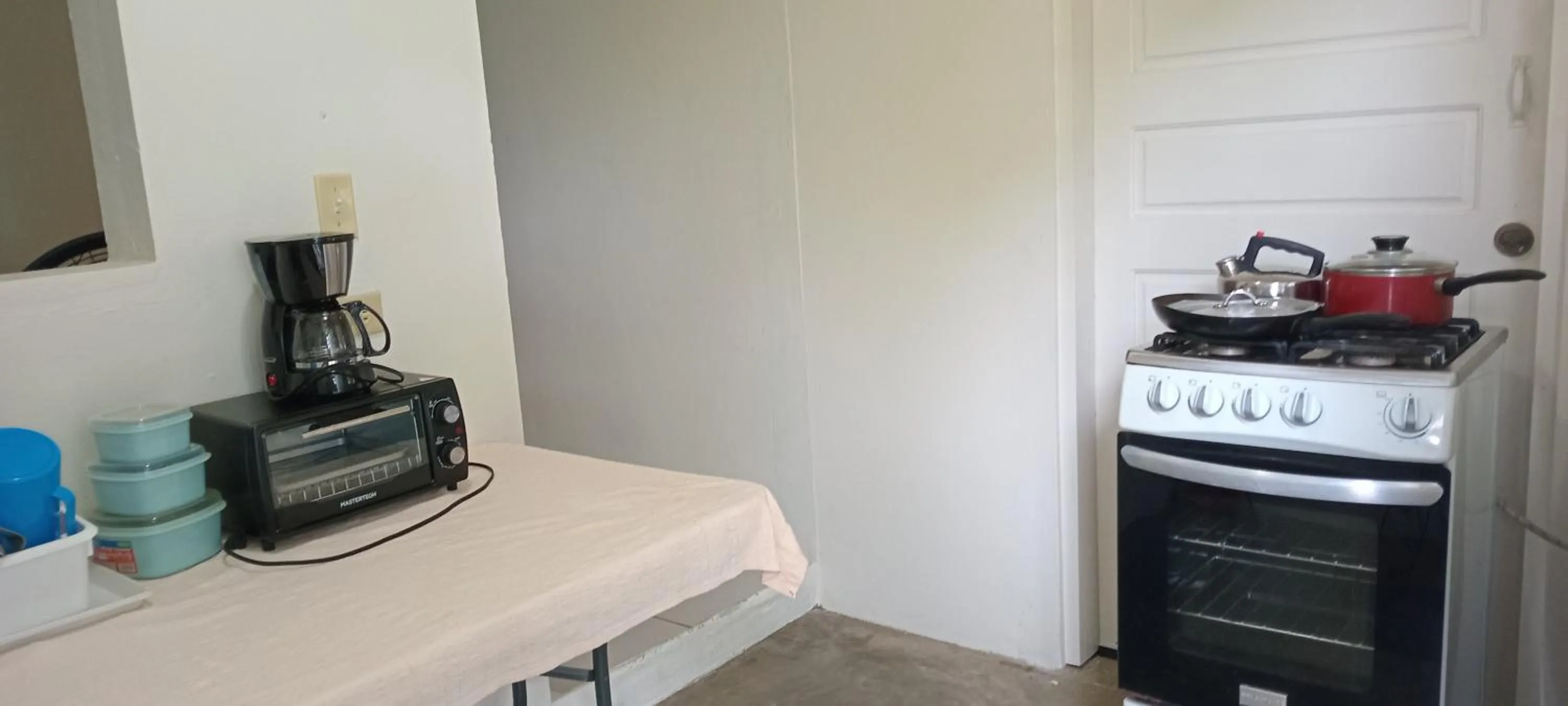 Kitchen or kitchenette in Hacienda Tropical Guest House