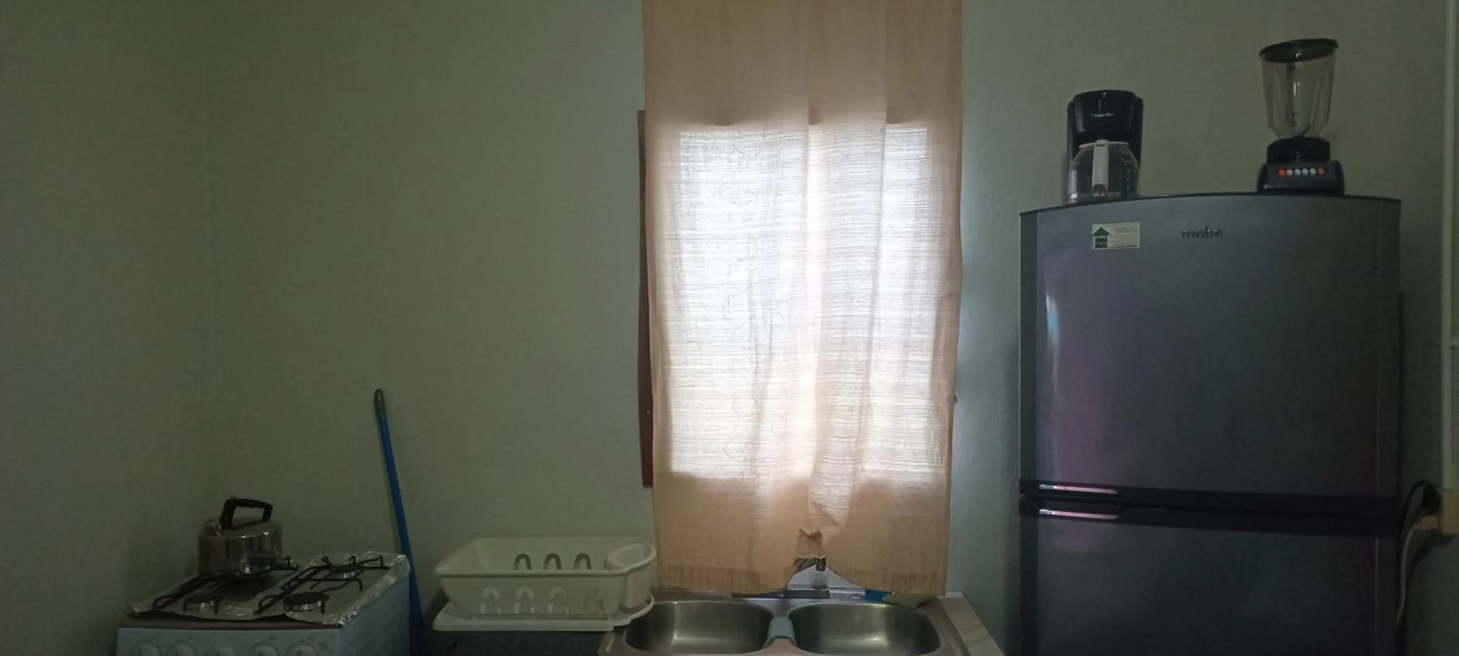 Kitchen or kitchenette in Hacienda Tropical Guest House