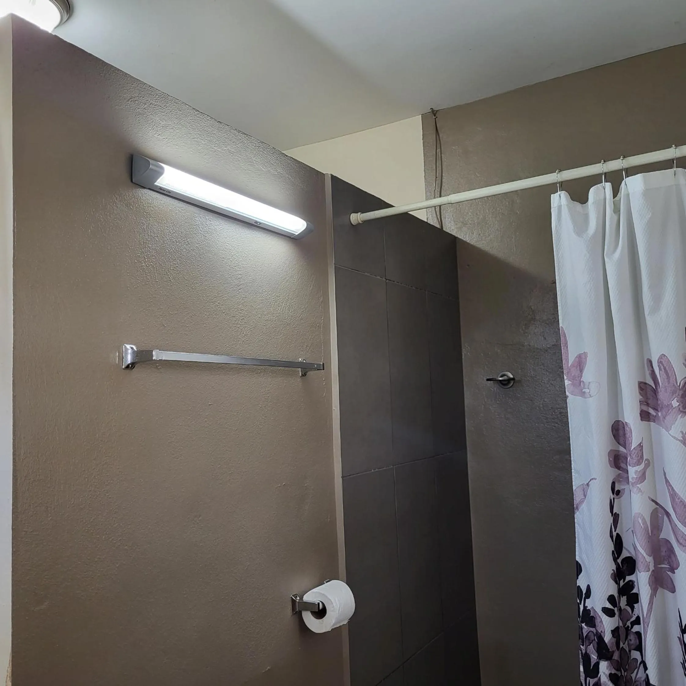 Shower in Hacienda Tropical Guest House