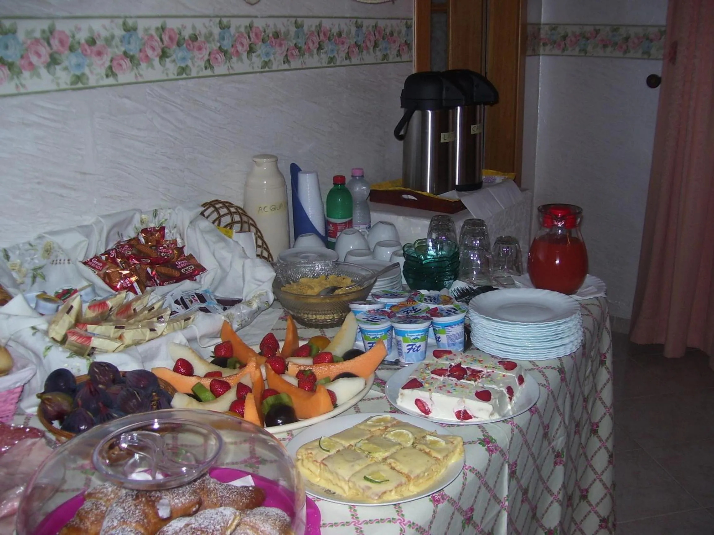 Buffet breakfast in B&B Pietrafitta