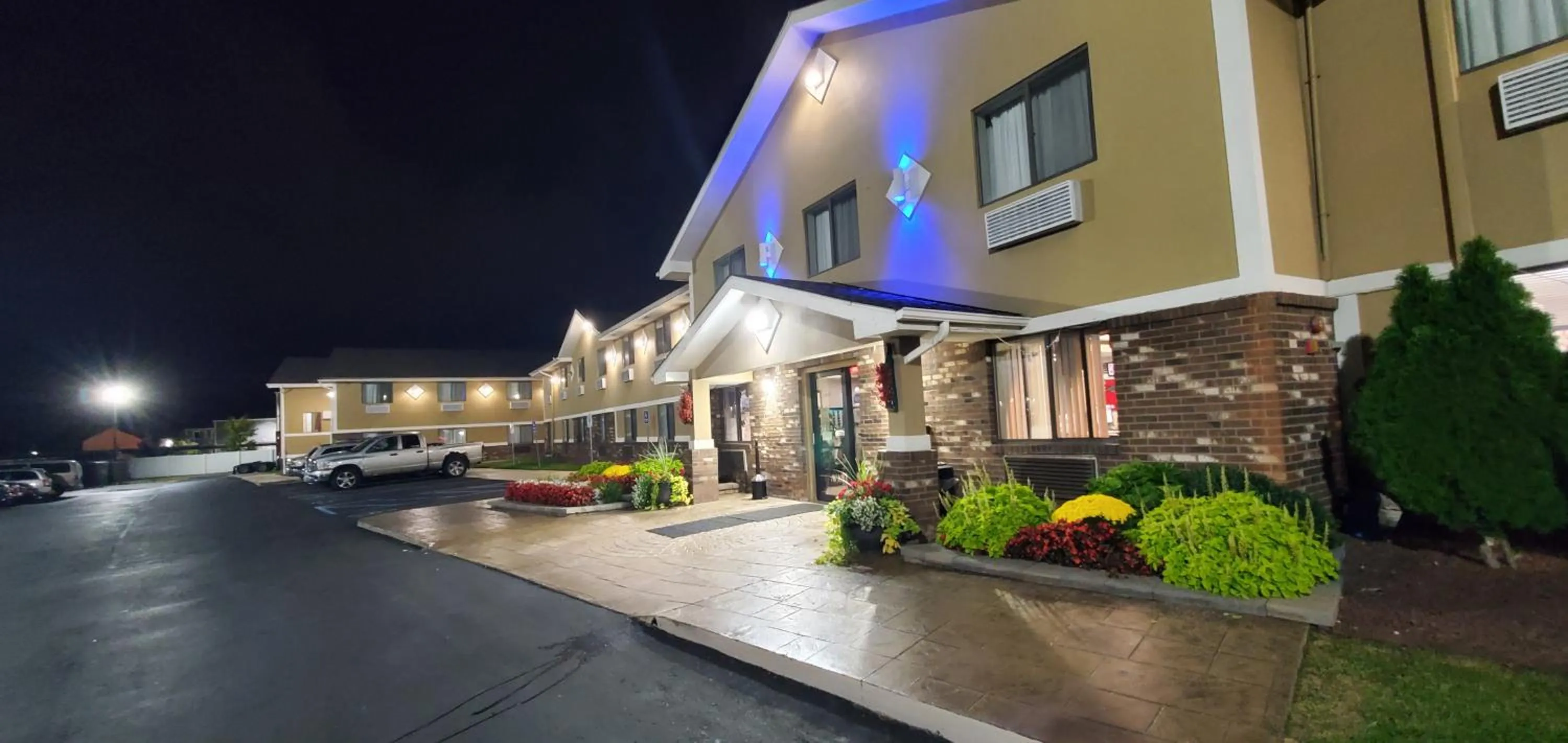 Property building in Super 8 by Wyndham Sterling Heights/Detroit Area