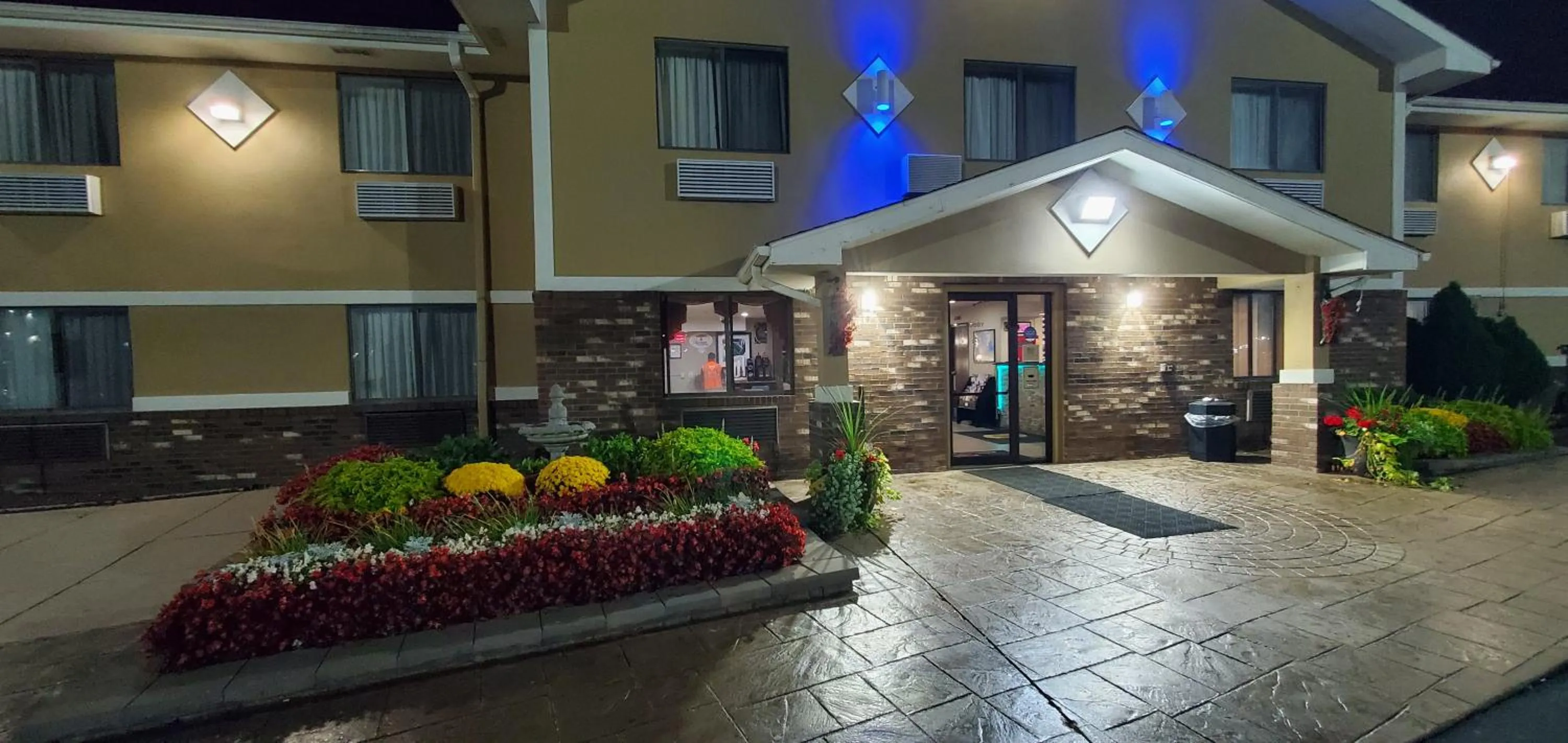 Property building in Super 8 by Wyndham Sterling Heights/Detroit Area