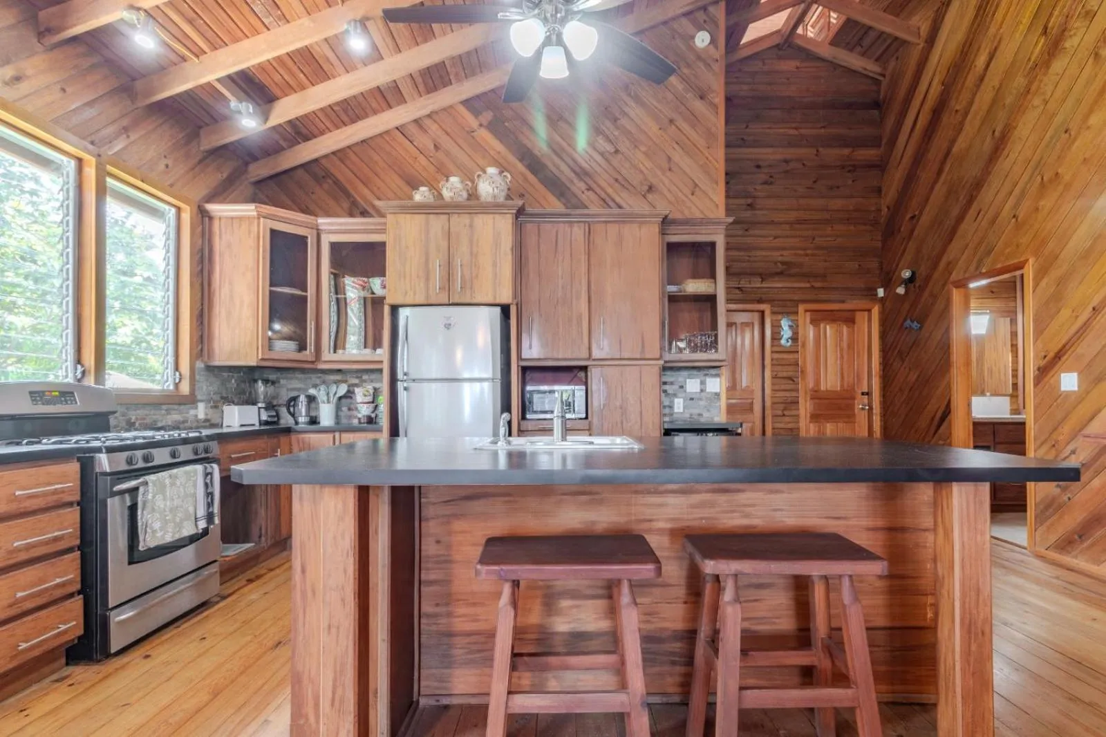 kitchen in Guava Grove Resort & Villas