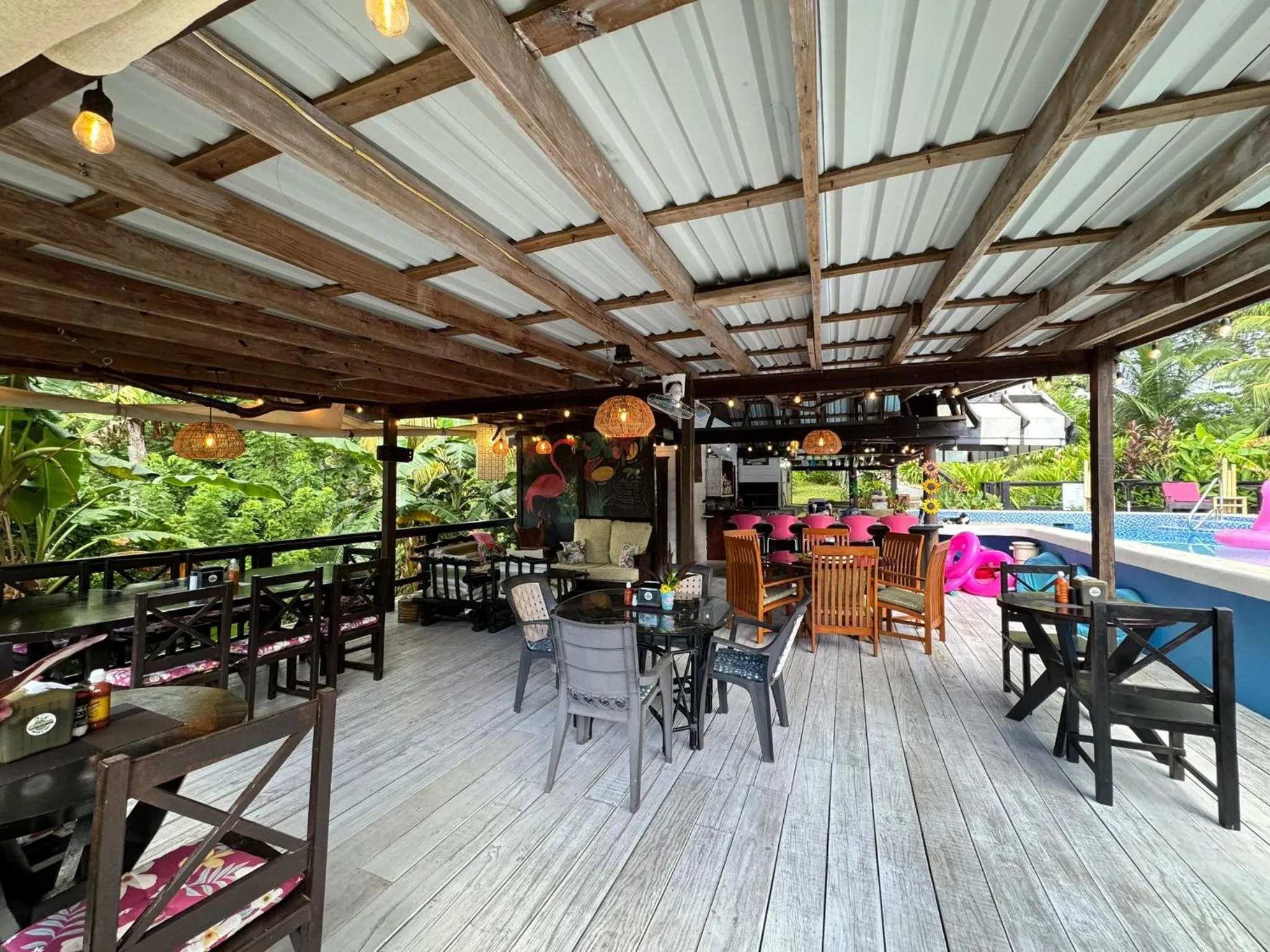 Communal lounge/ TV room in Guava Grove Resort & Villas