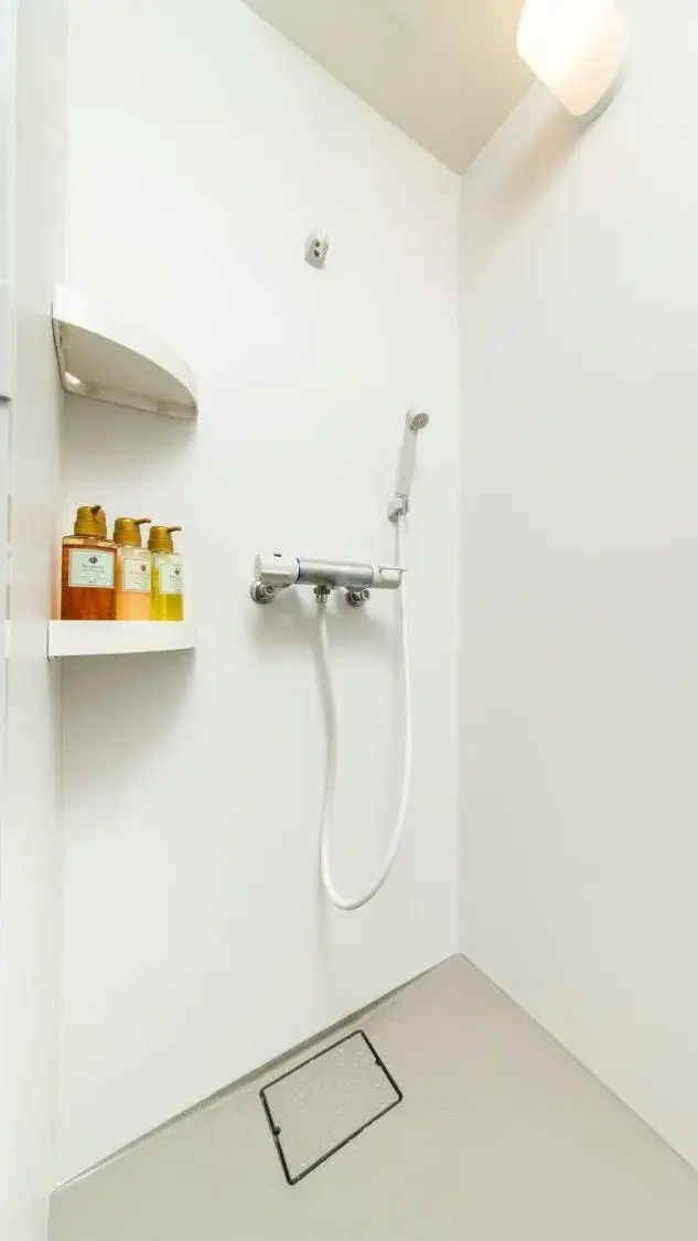 Shower in ALPHABED INN Fukuoka Ohori Park Shower in ALPHABED INN Fukuoka Ohori Park