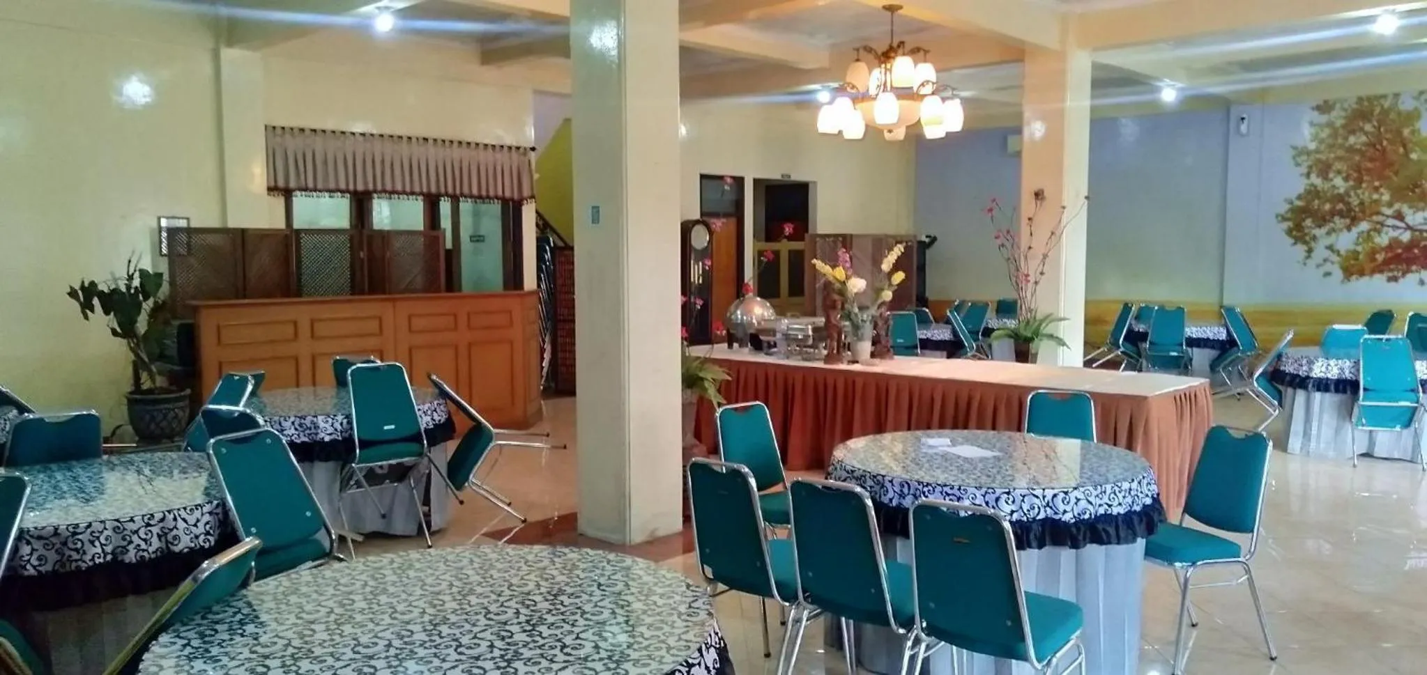 Restaurant/places to eat in Sinergi Hotel Tretes