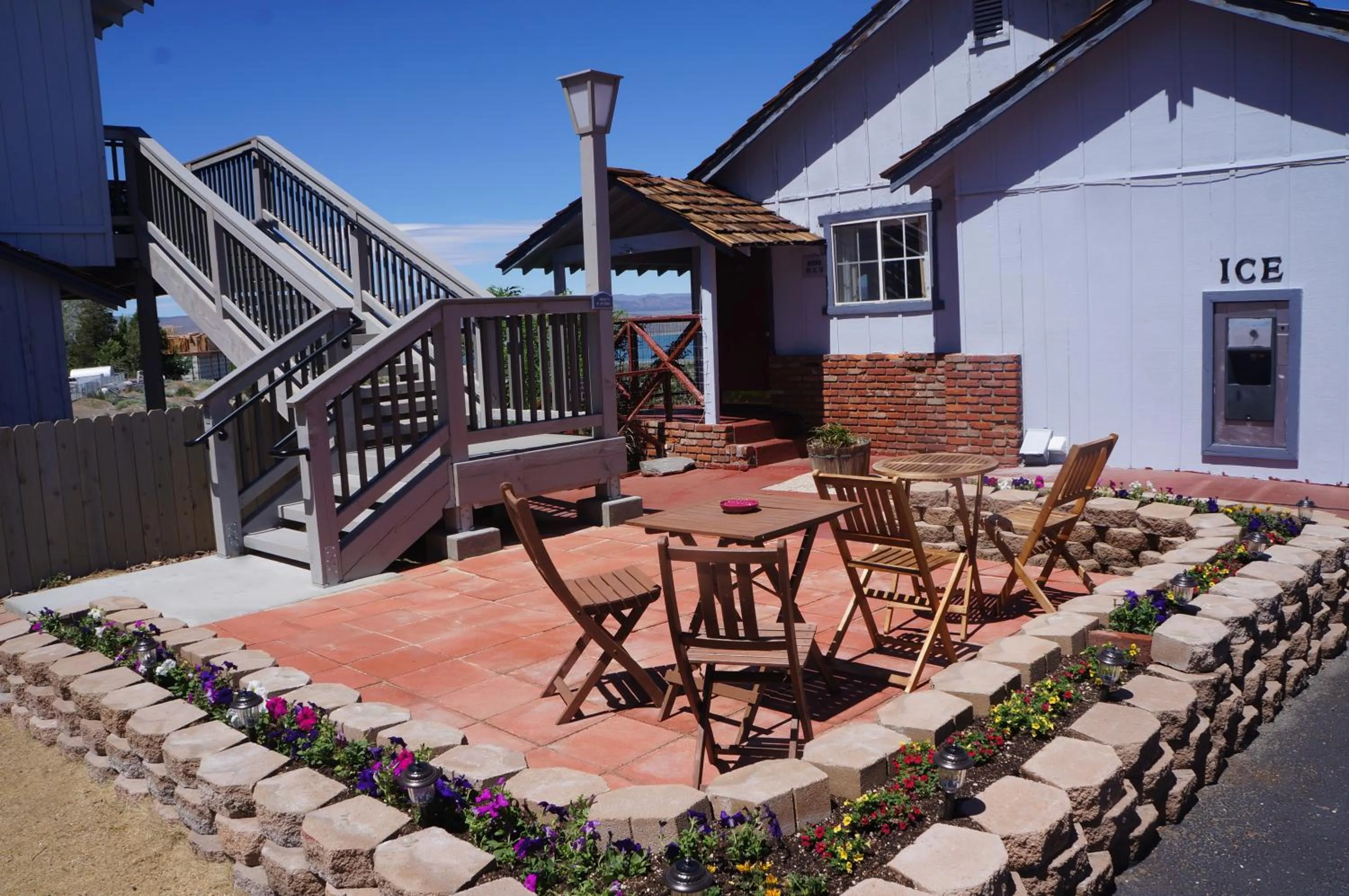 Balcony/Terrace in Yosemite Gateway Motel