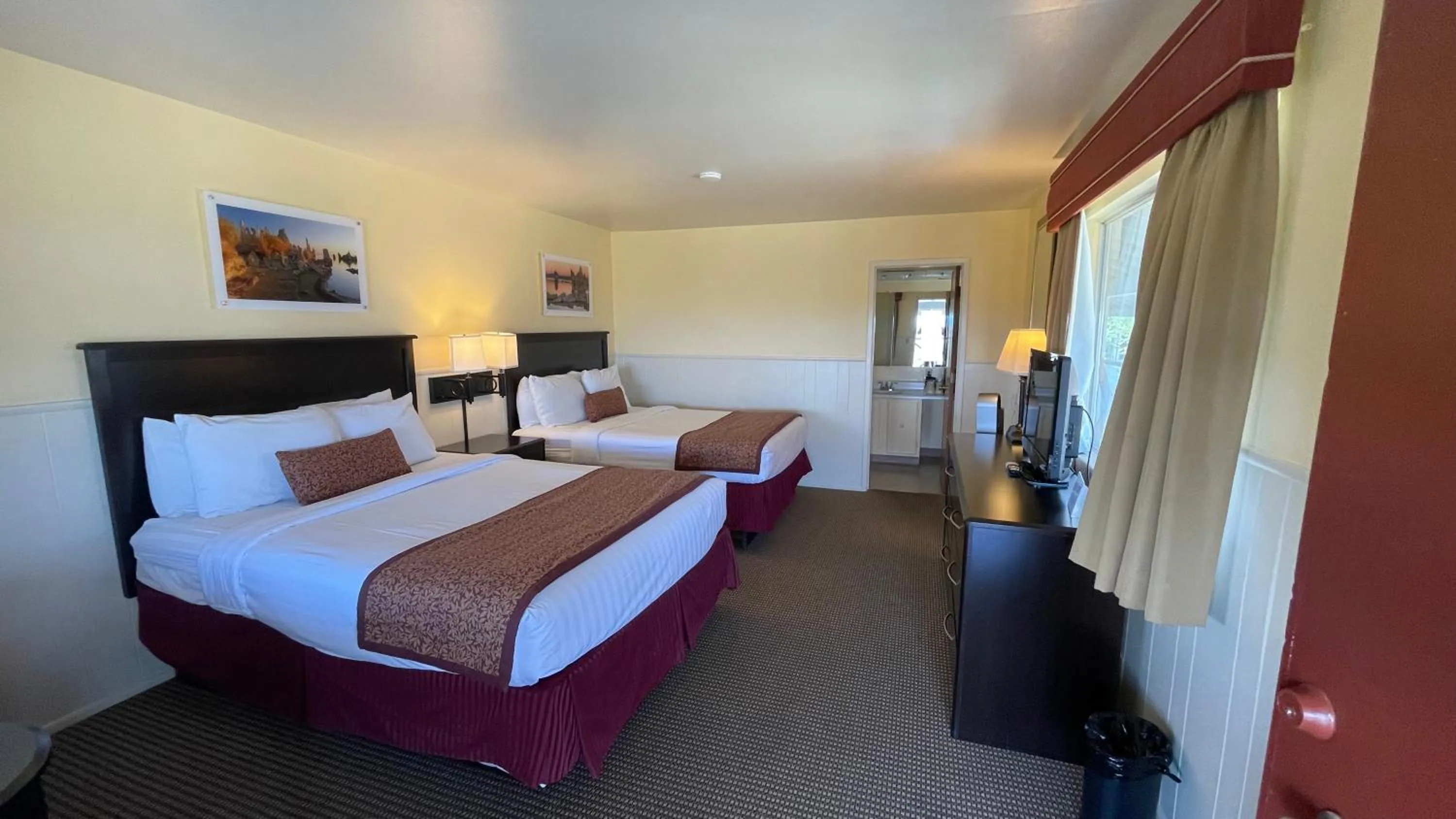 Bedroom, Bed in Yosemite Gateway Motel