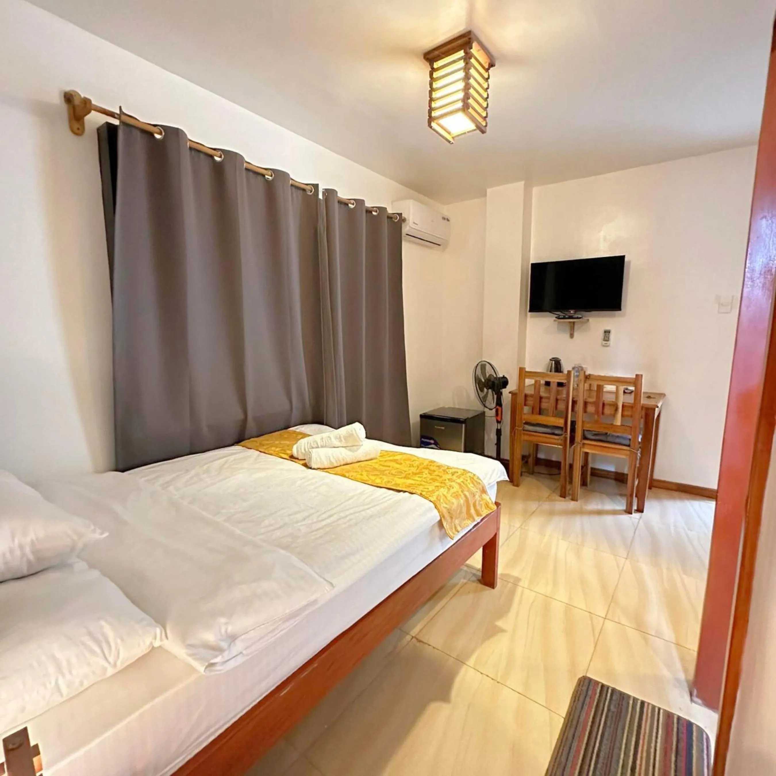 TV and multimedia, Bed in Earl De Princesa Hotel