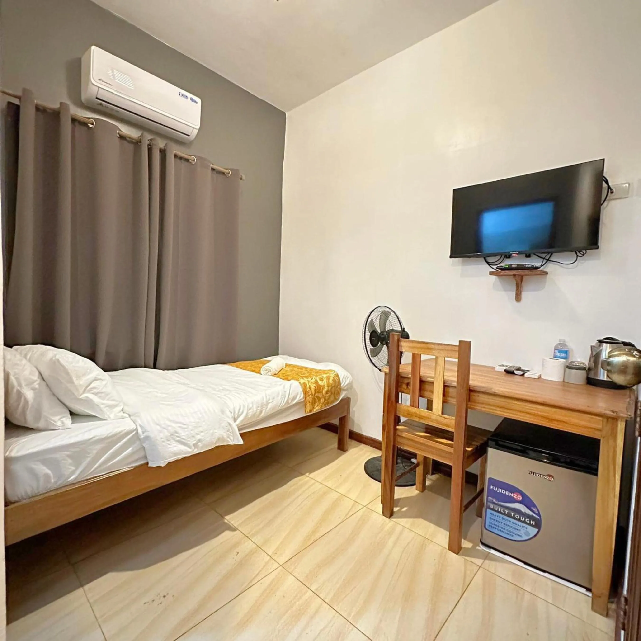 air conditioner, Bed in Earl De Princesa Hotel