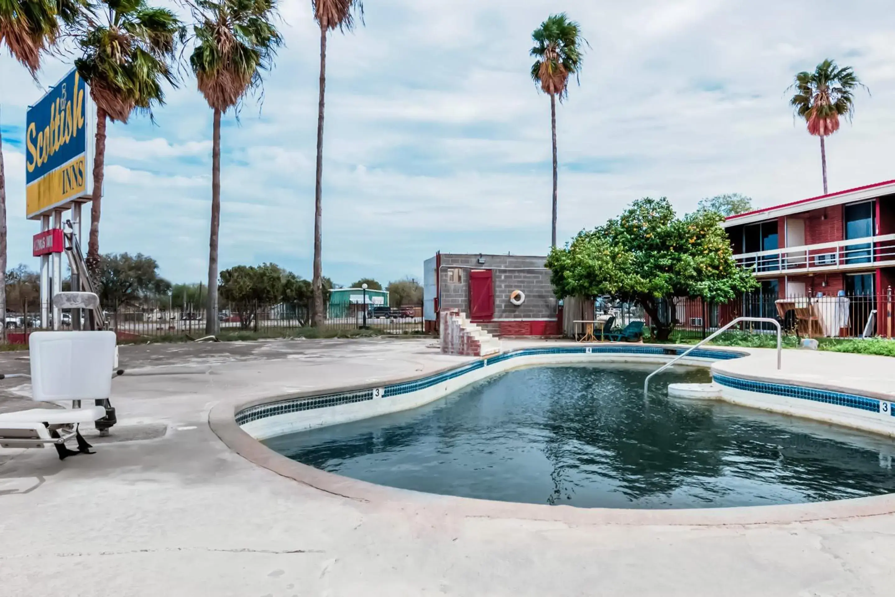 Swimming pool in OYO Hotel Alice TX Hwy 281 West Swimming pool in OYO Hotel Alice TX Hwy 281 West