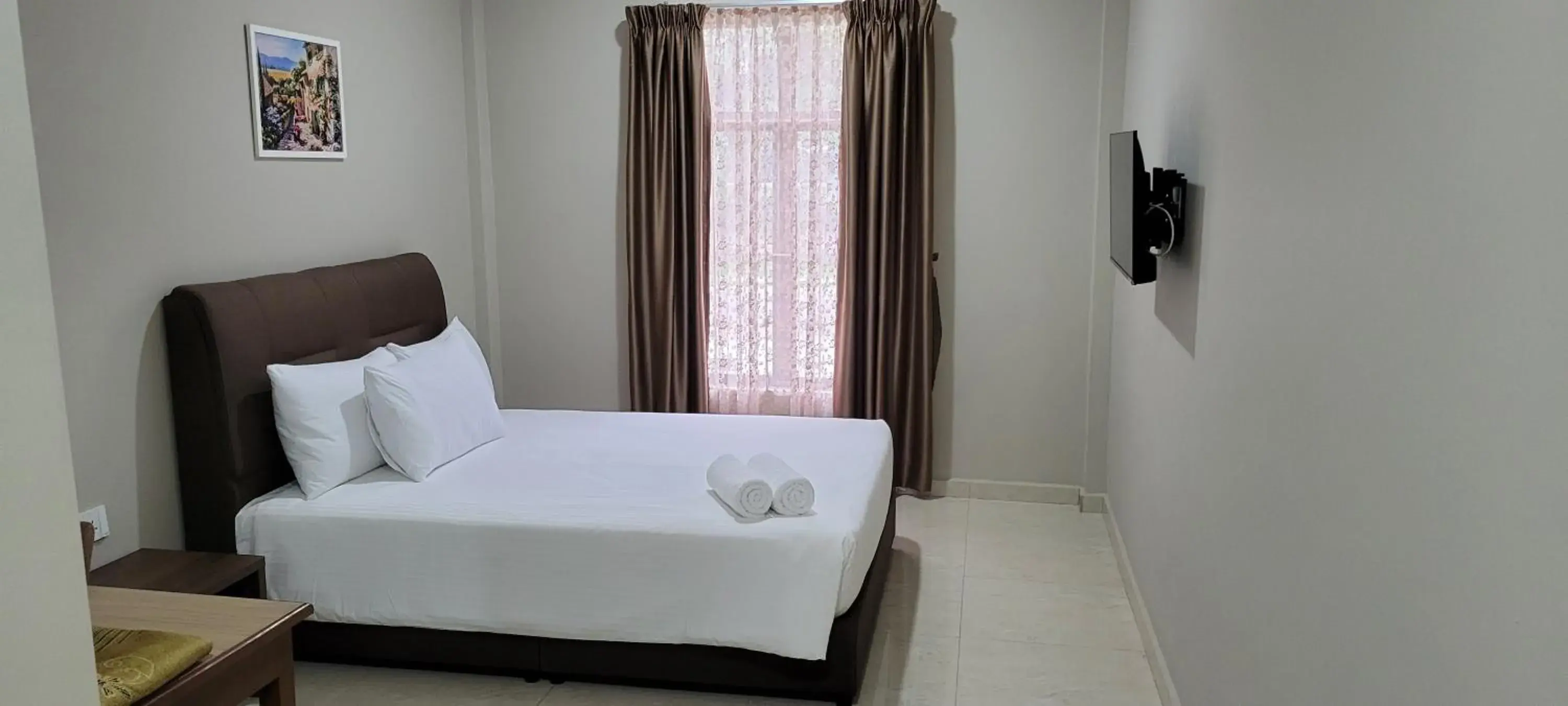Deluxe Room (2 Adults + 1 Child) in HOTEL SHAFURA 3 Deluxe Room (2 Adults + 1 Child) in HOTEL SHAFURA 3