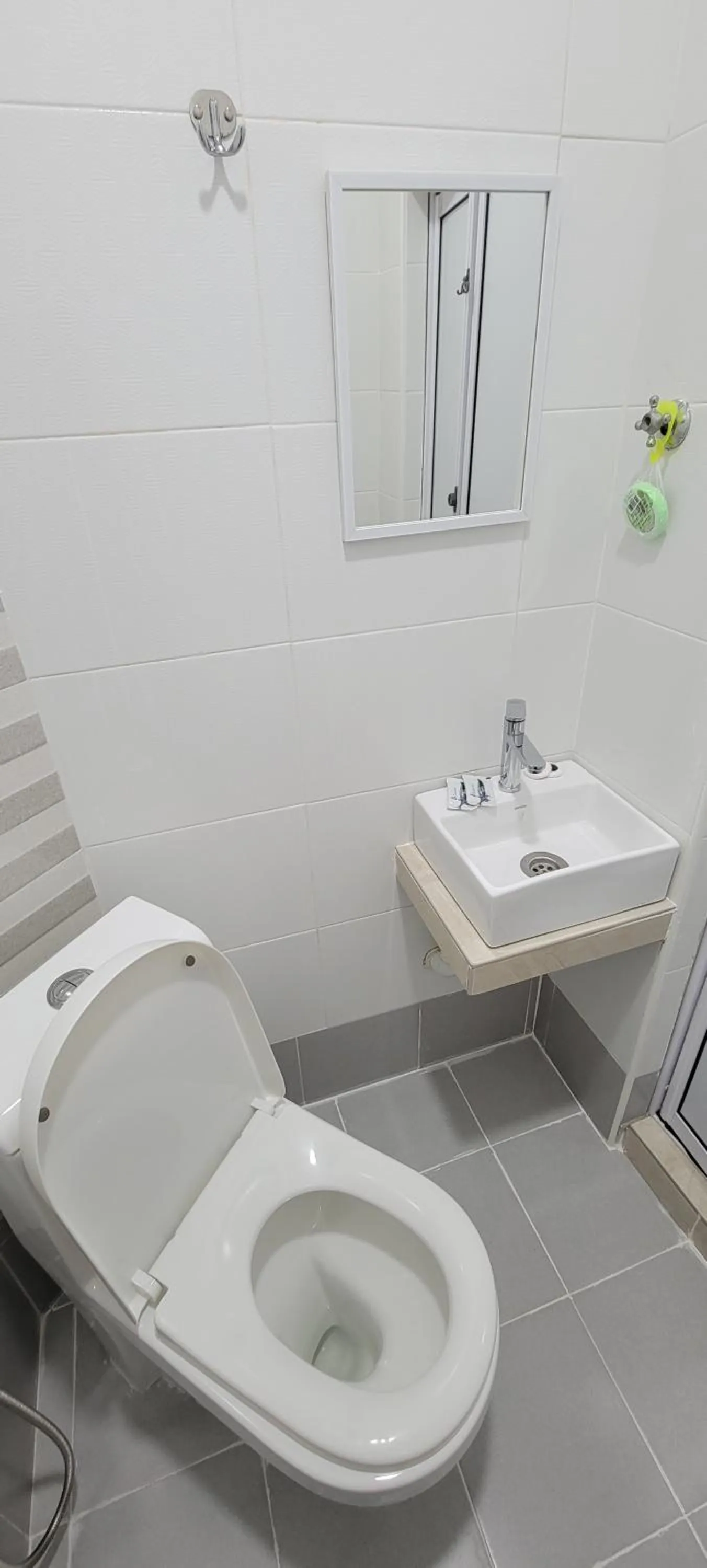 Toilet in HOTEL SHAFURA 3