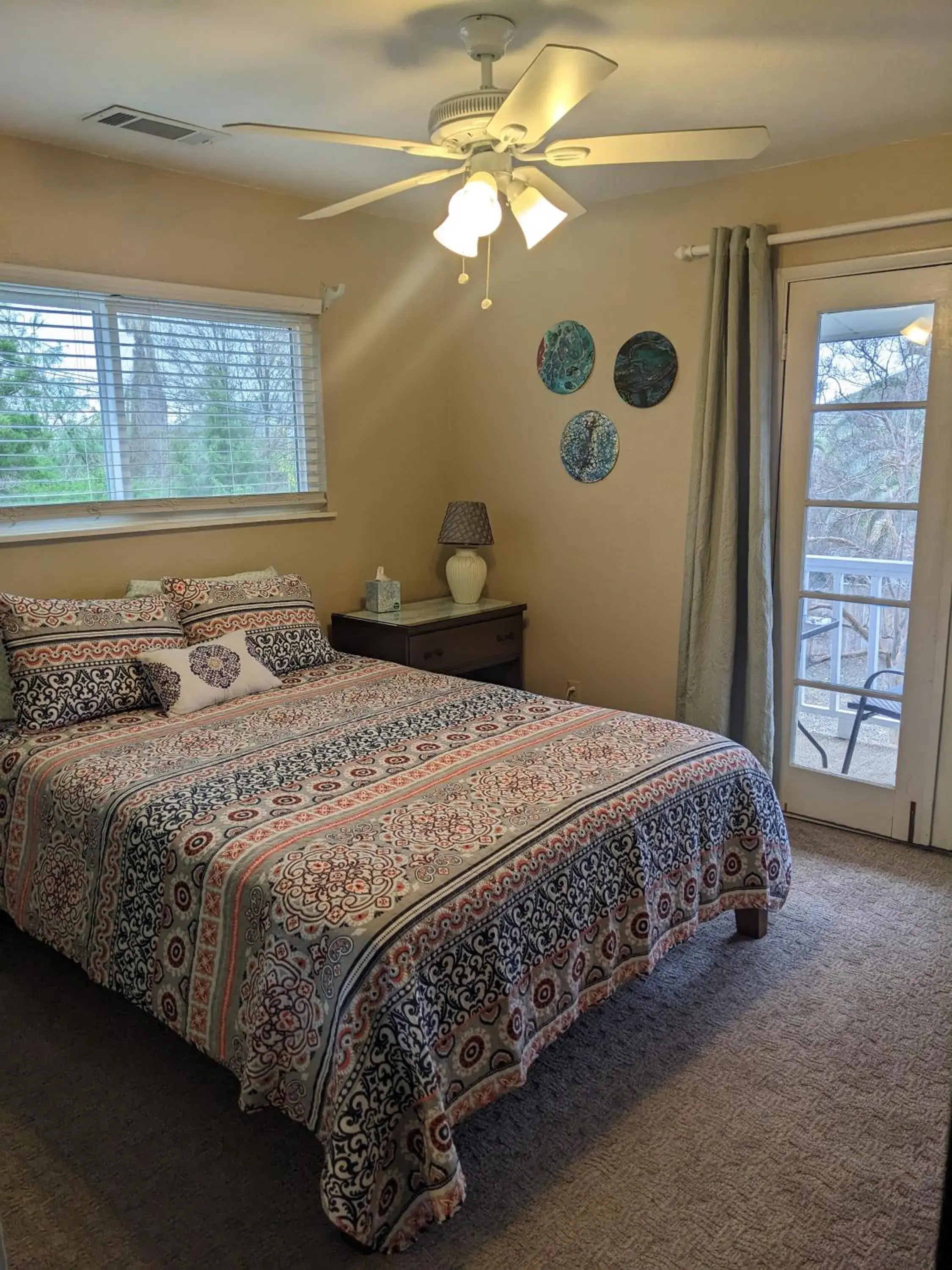Queen Room with Balcony in The Parks Inn Queen Room with Balcony in The Parks Inn