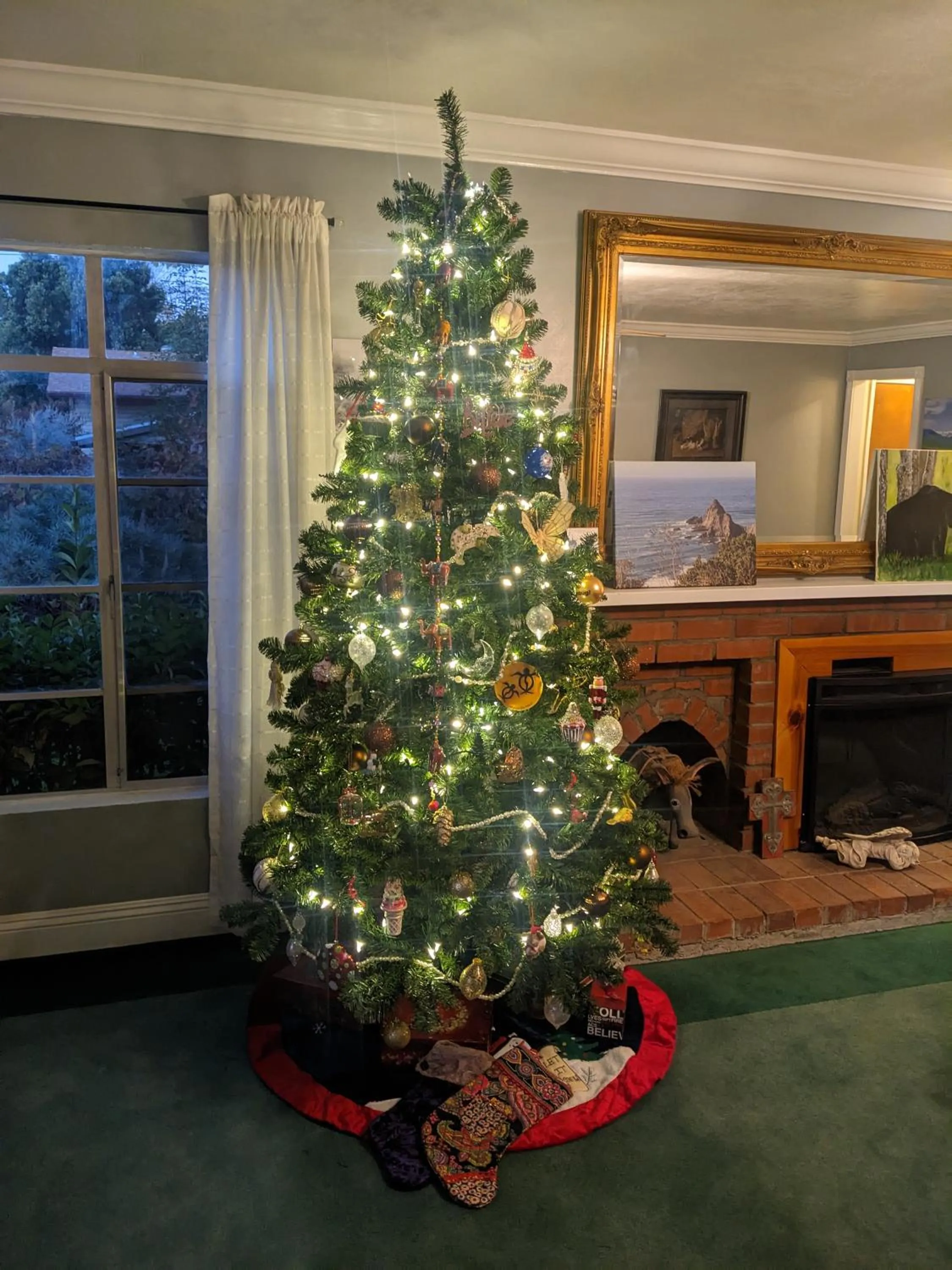 Communal lounge/ TV room in The Parks Inn