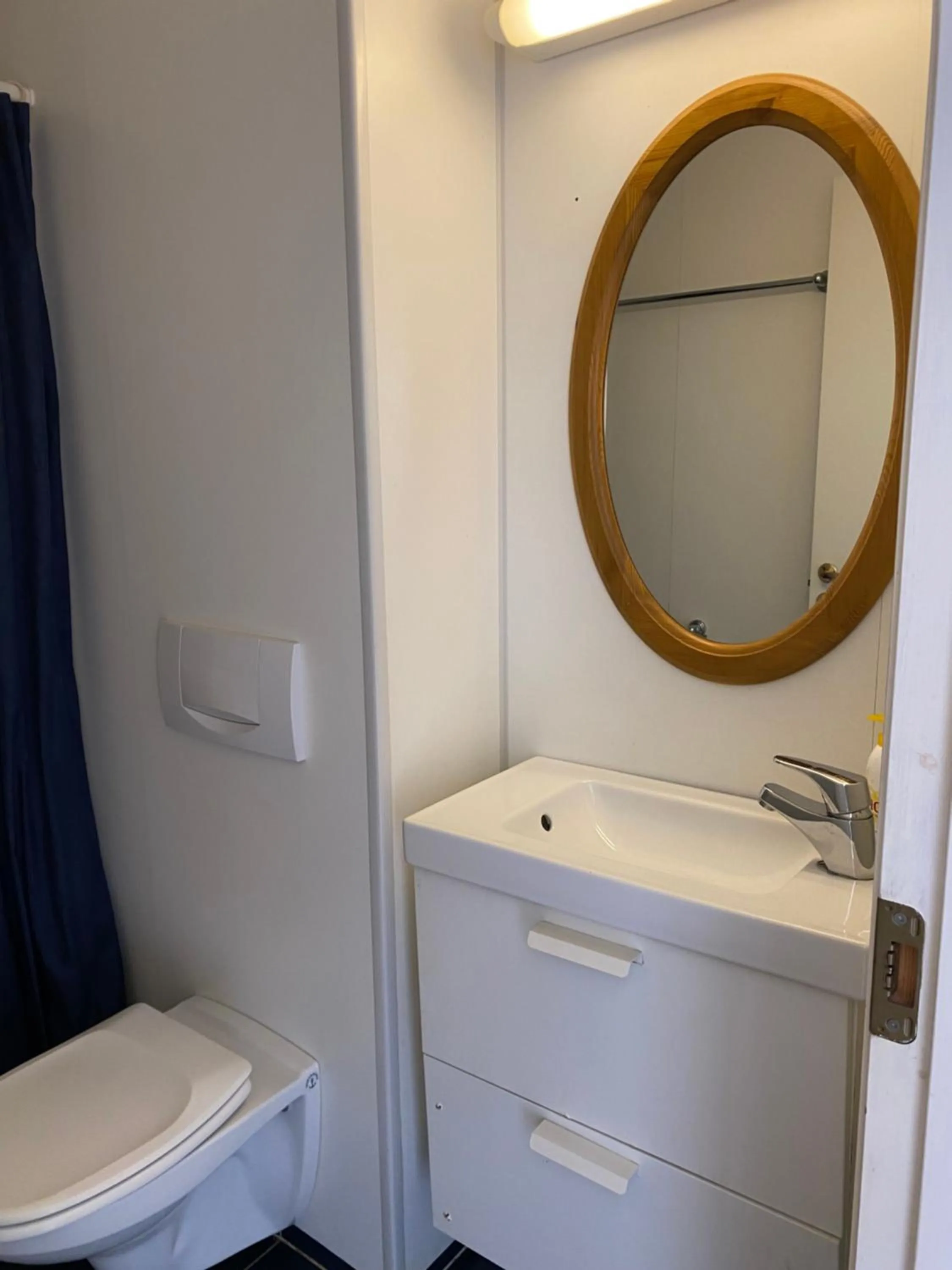 Shower in Rosendal Apartments Motellet