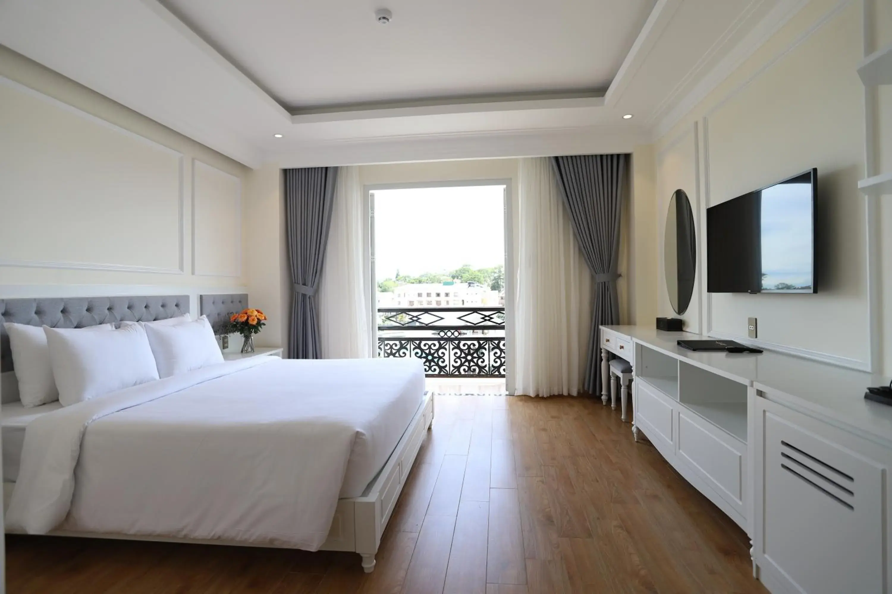 Double Room with Balcony in Le Marais Hotel Dalat Double Room with Balcony in Le Marais Hotel Dalat