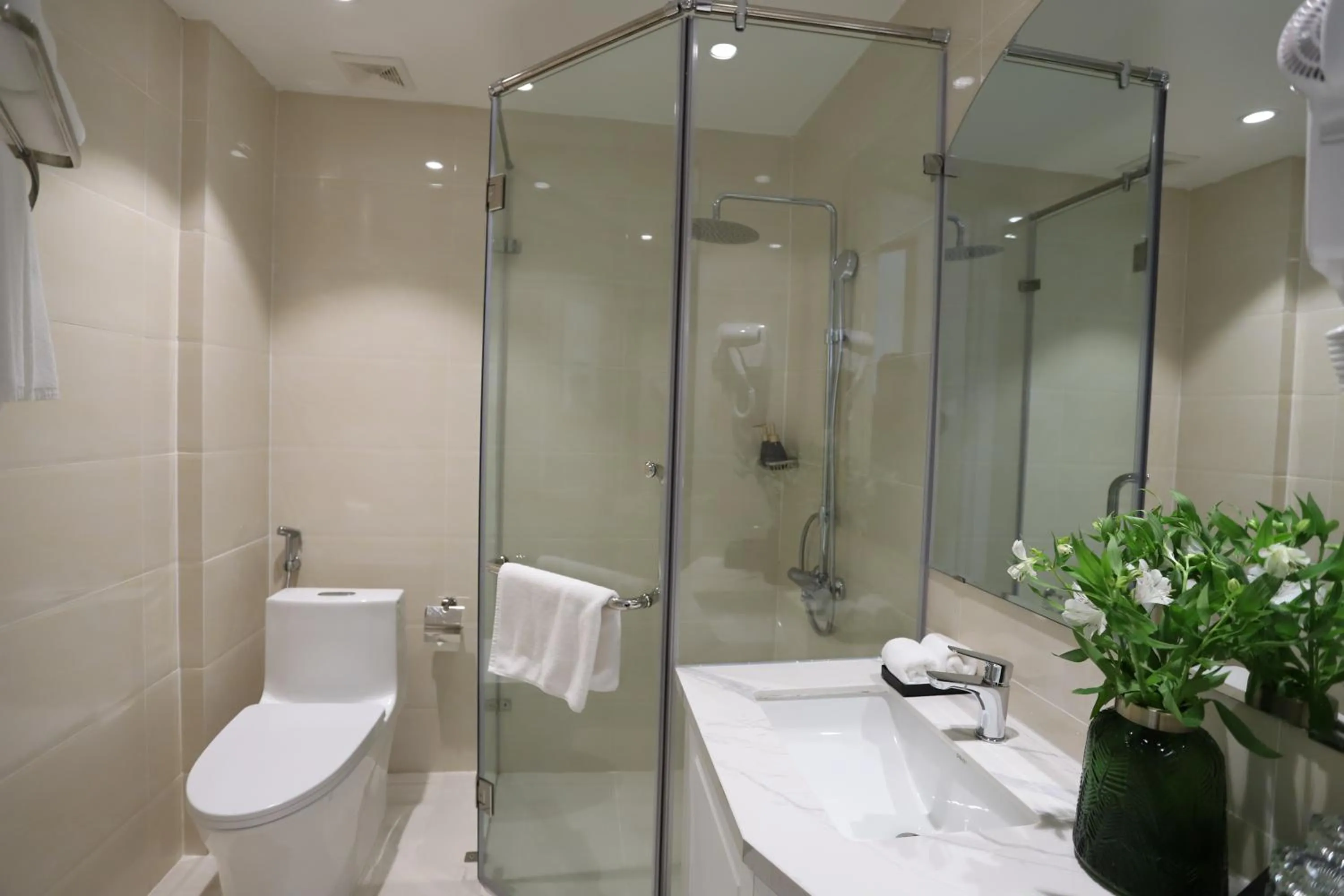 Shower in Le Marais Hotel Dalat