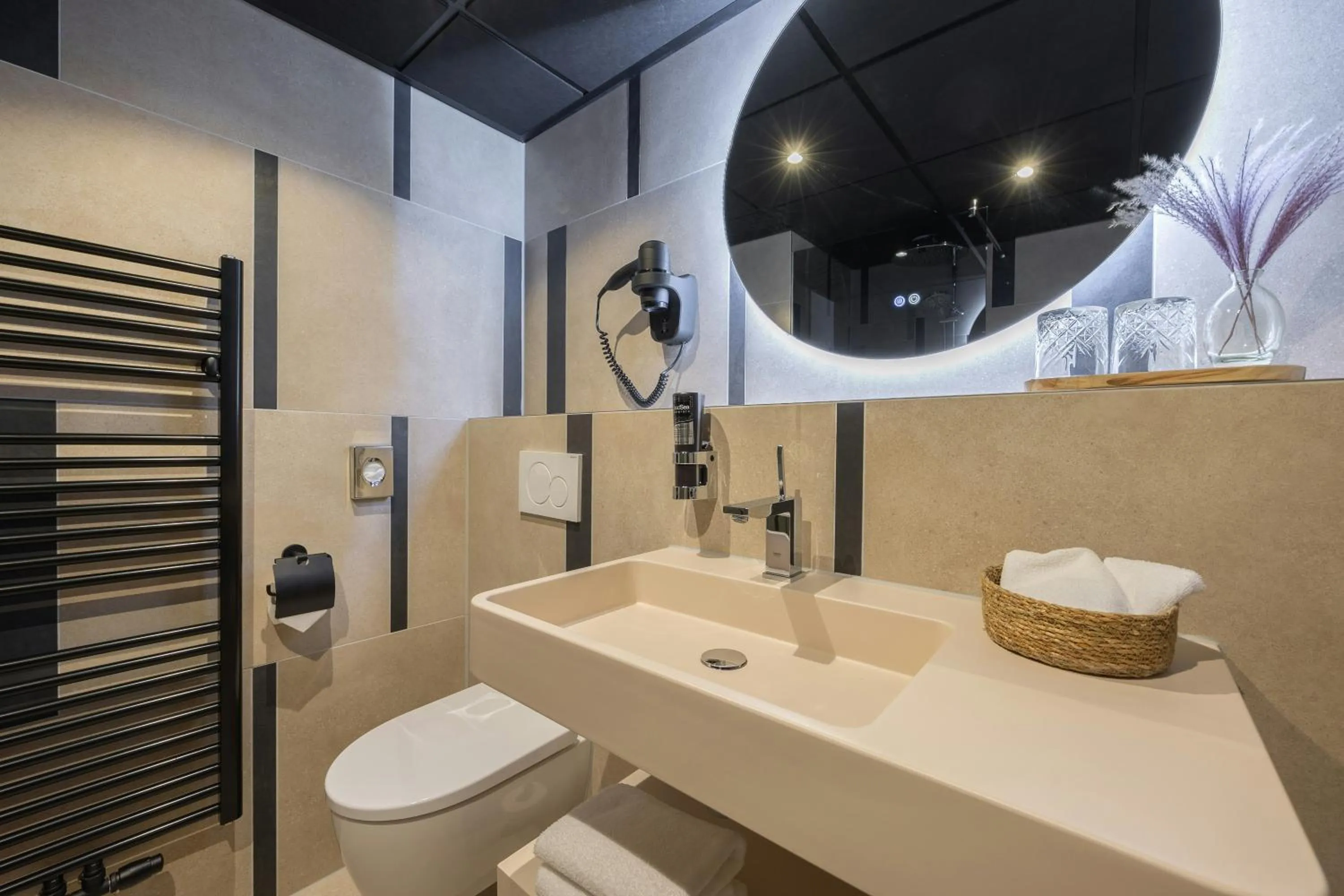 Bathroom in Leonardo Hotel Papendrecht