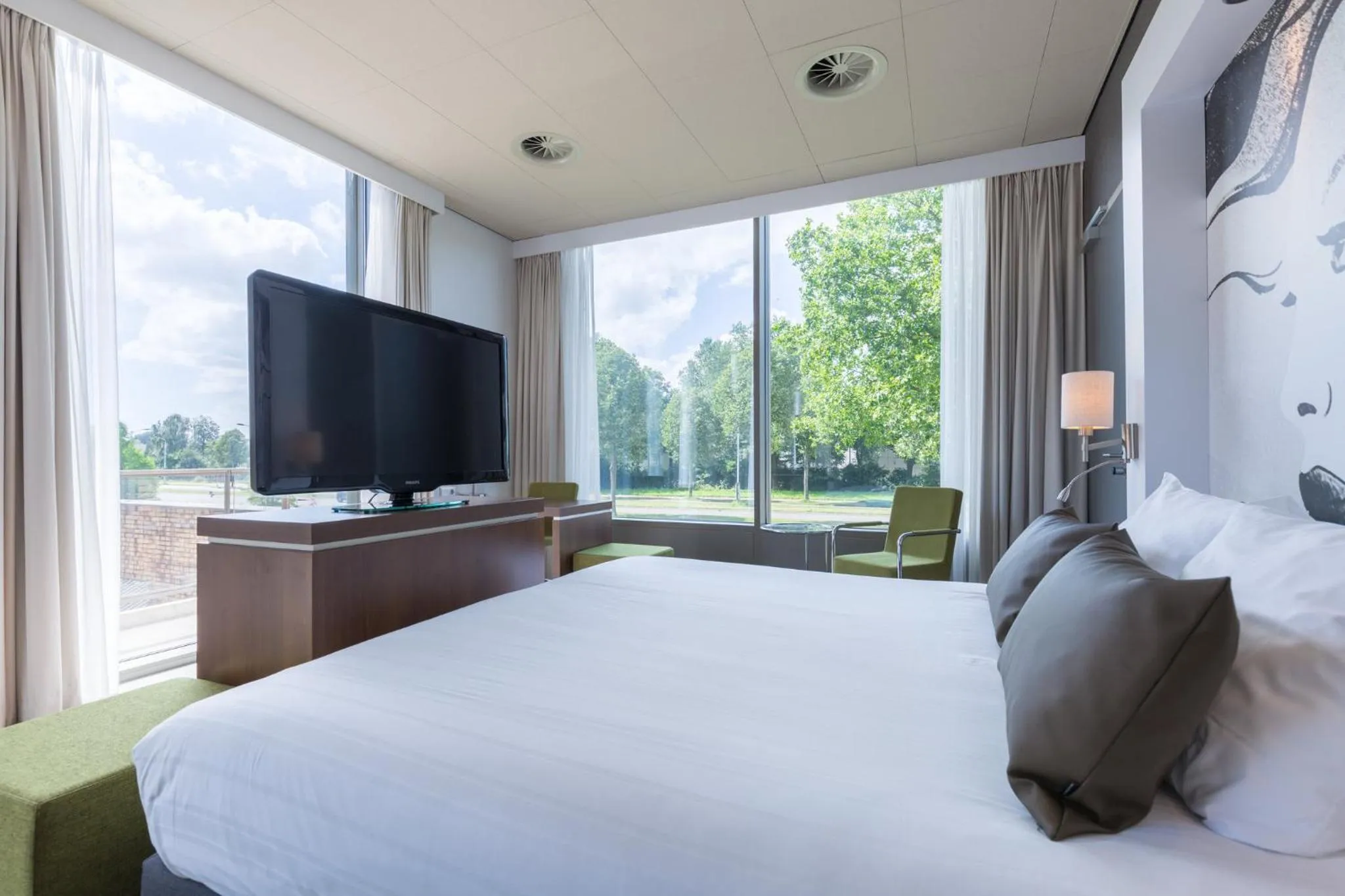 Photo of the whole room, Bed in Leonardo Hotel Papendrecht