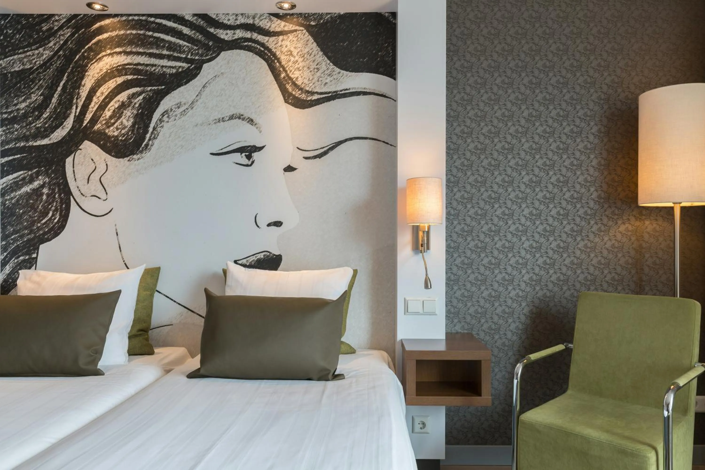 Lobby or reception, Bed in Leonardo Hotel Papendrecht
