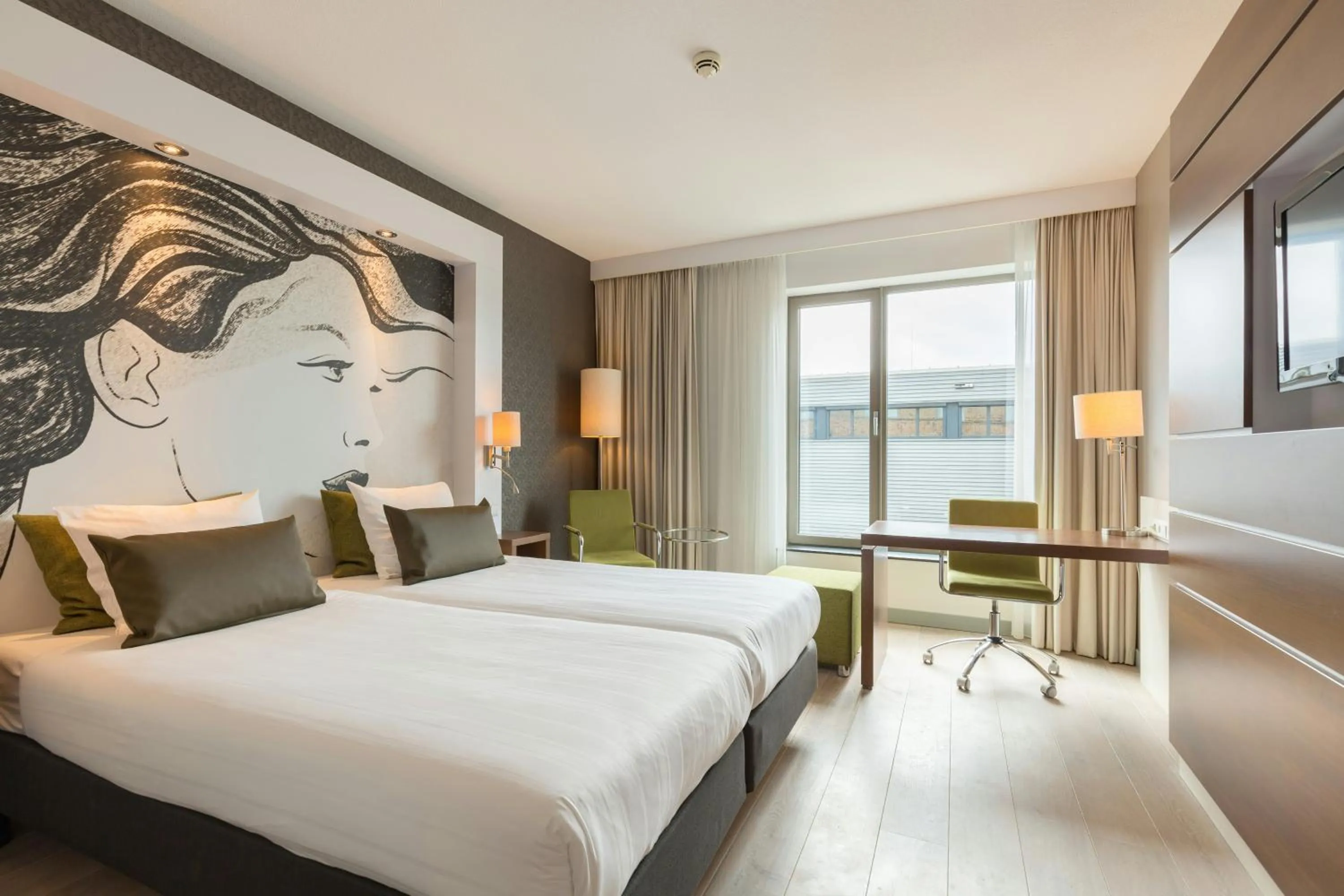 Lobby or reception, Bed in Leonardo Hotel Papendrecht