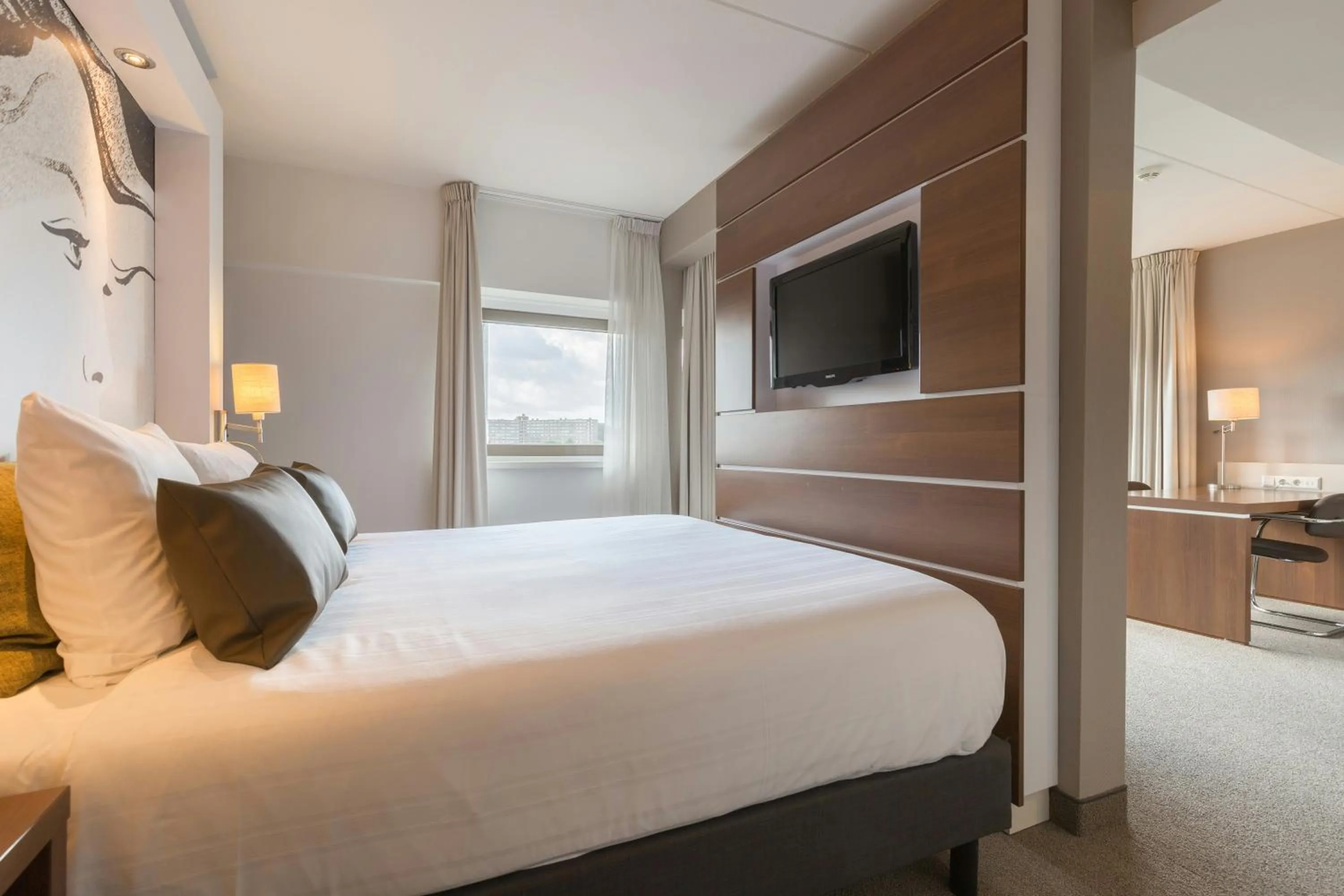 Lobby or reception, Bed in Leonardo Hotel Papendrecht