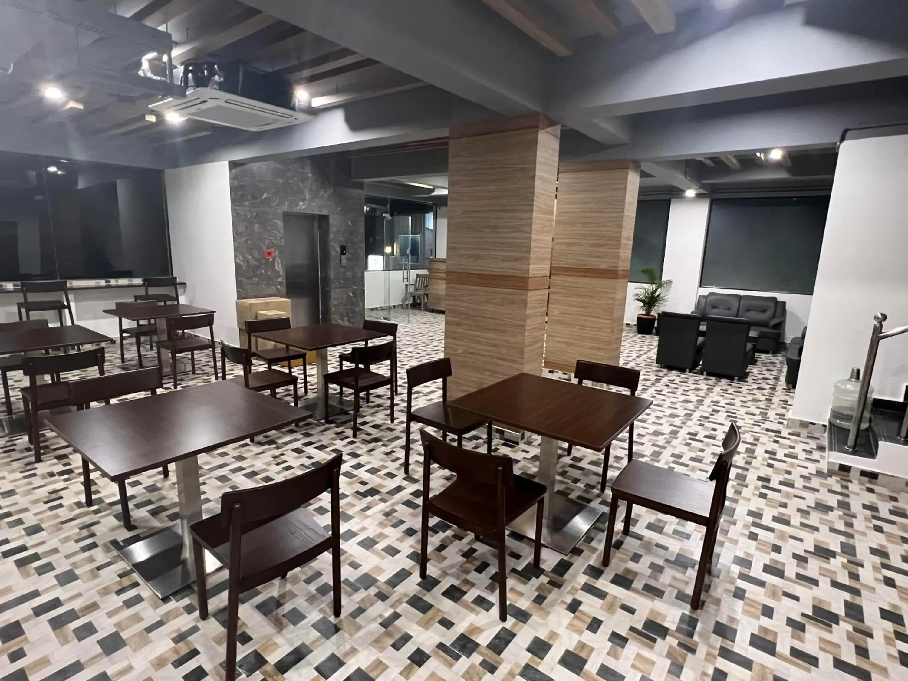 Property building in Palladium Luxury Suites Financial District Unit I Property building in Palladium Luxury Suites Financial District Unit I