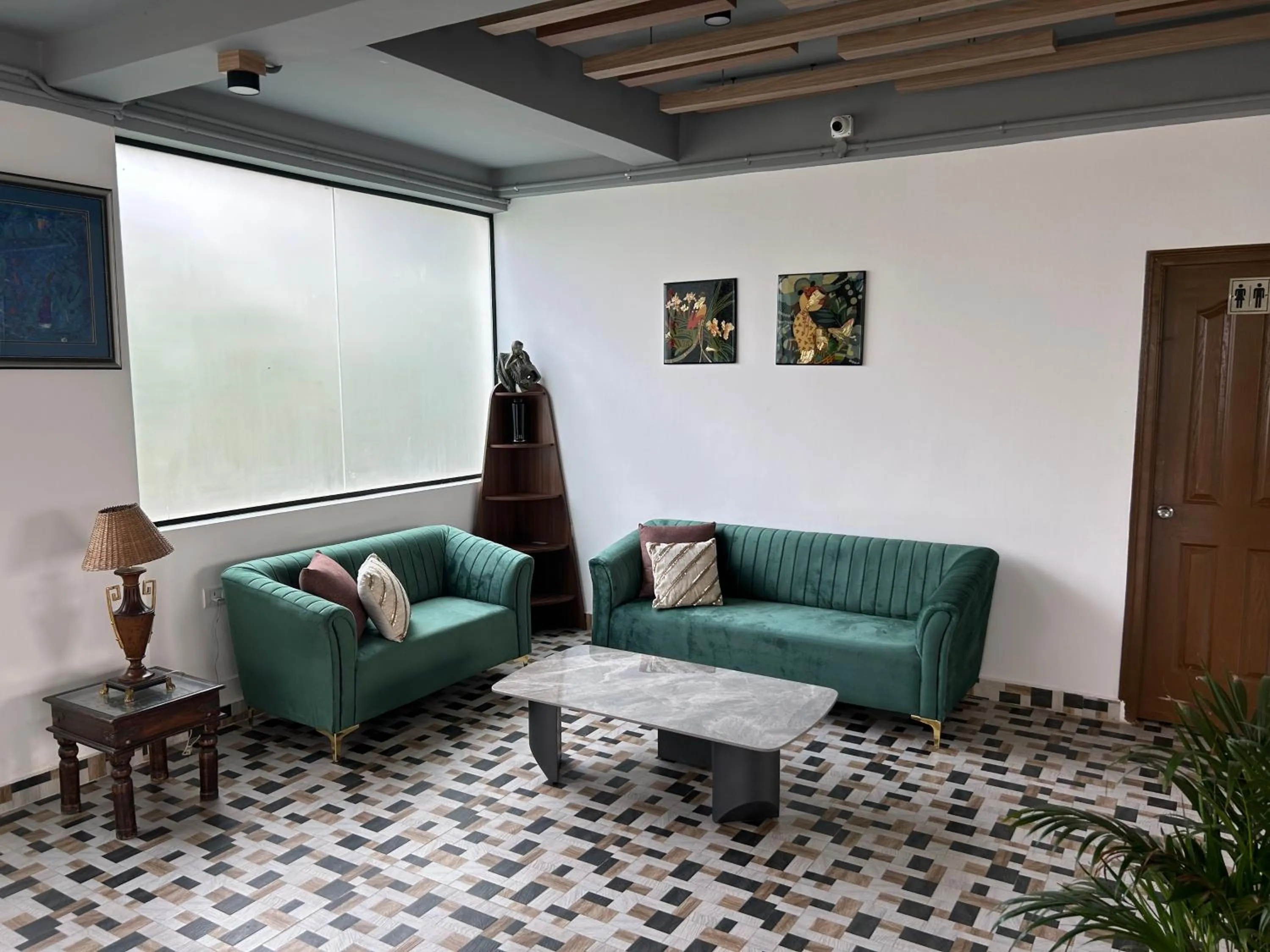 Seating area in Palladium Luxury Suites Financial District Unit I