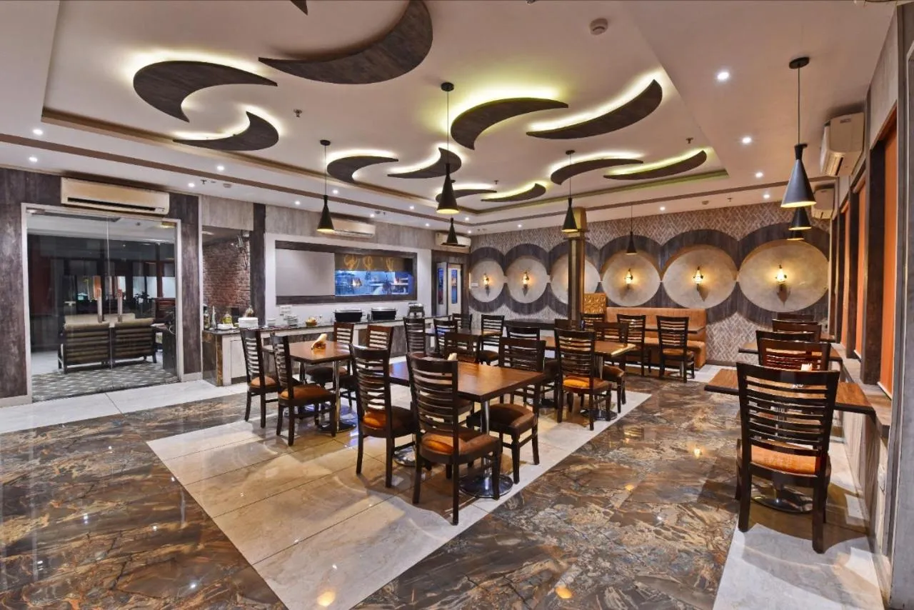 Le Crescent Hotel by Trot, Indirapuram