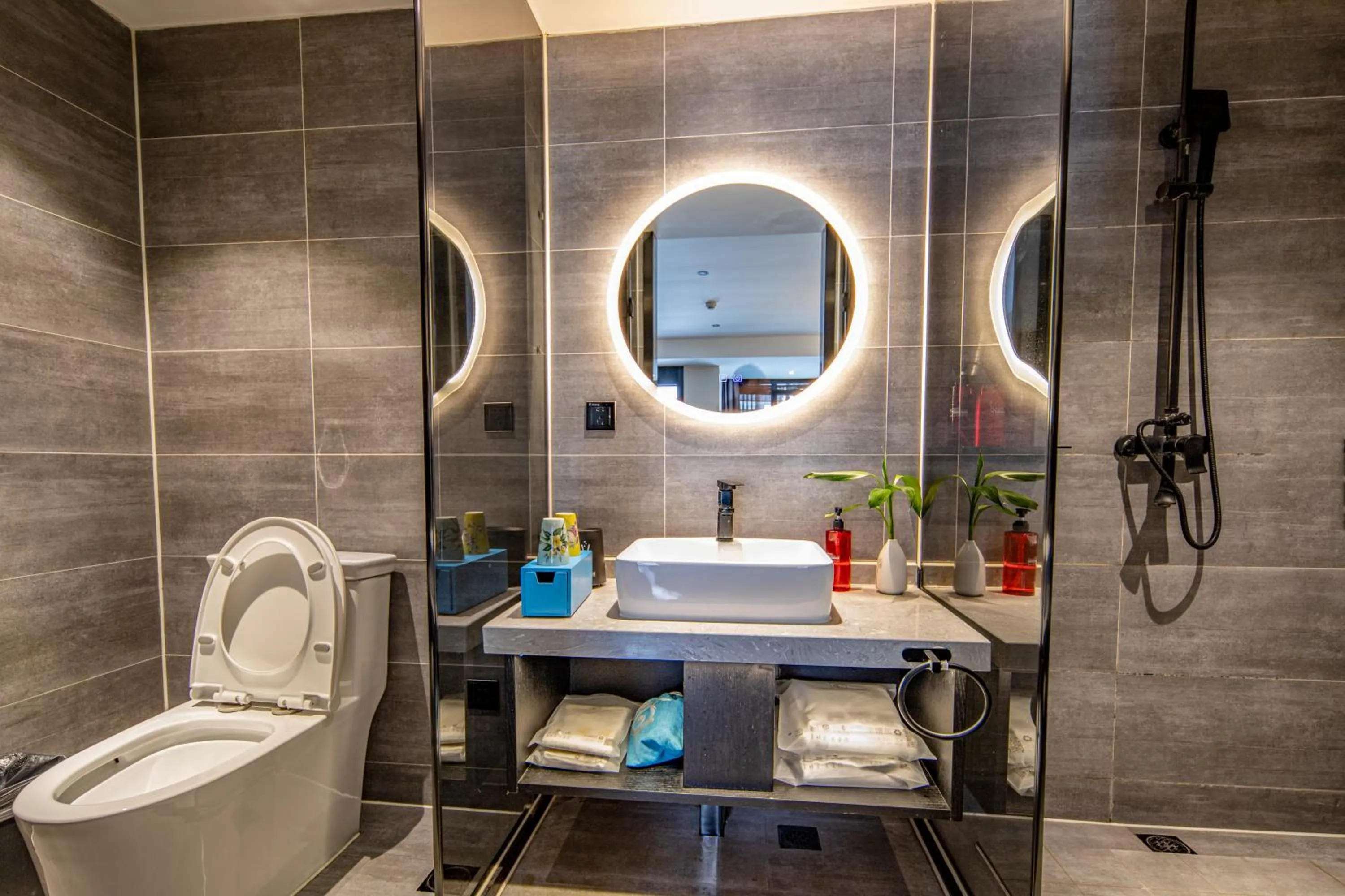 Toilet in Gong Xili Qingdu Hotel