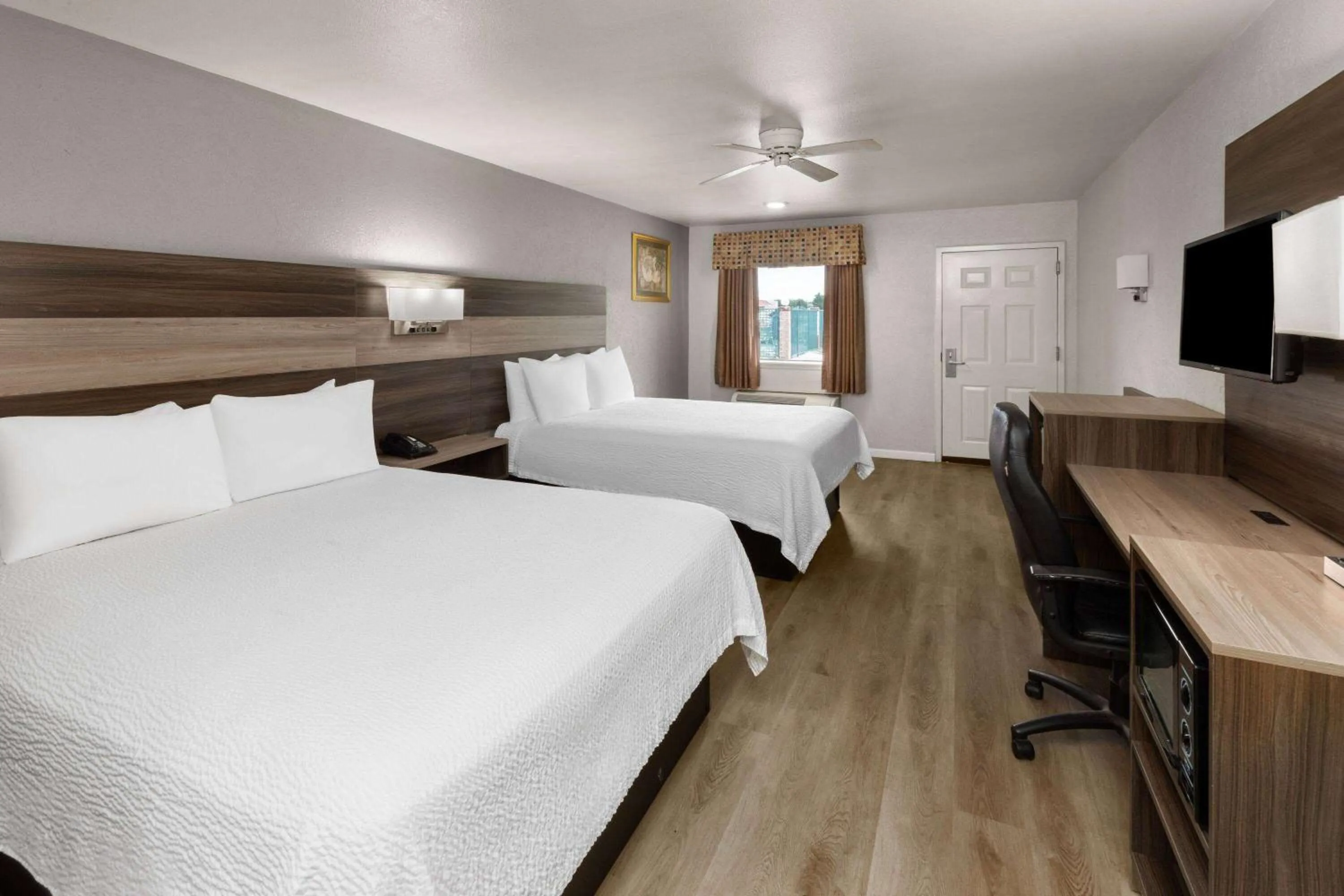 Photo of the whole room, Bed in Ramada Limited San Angelo